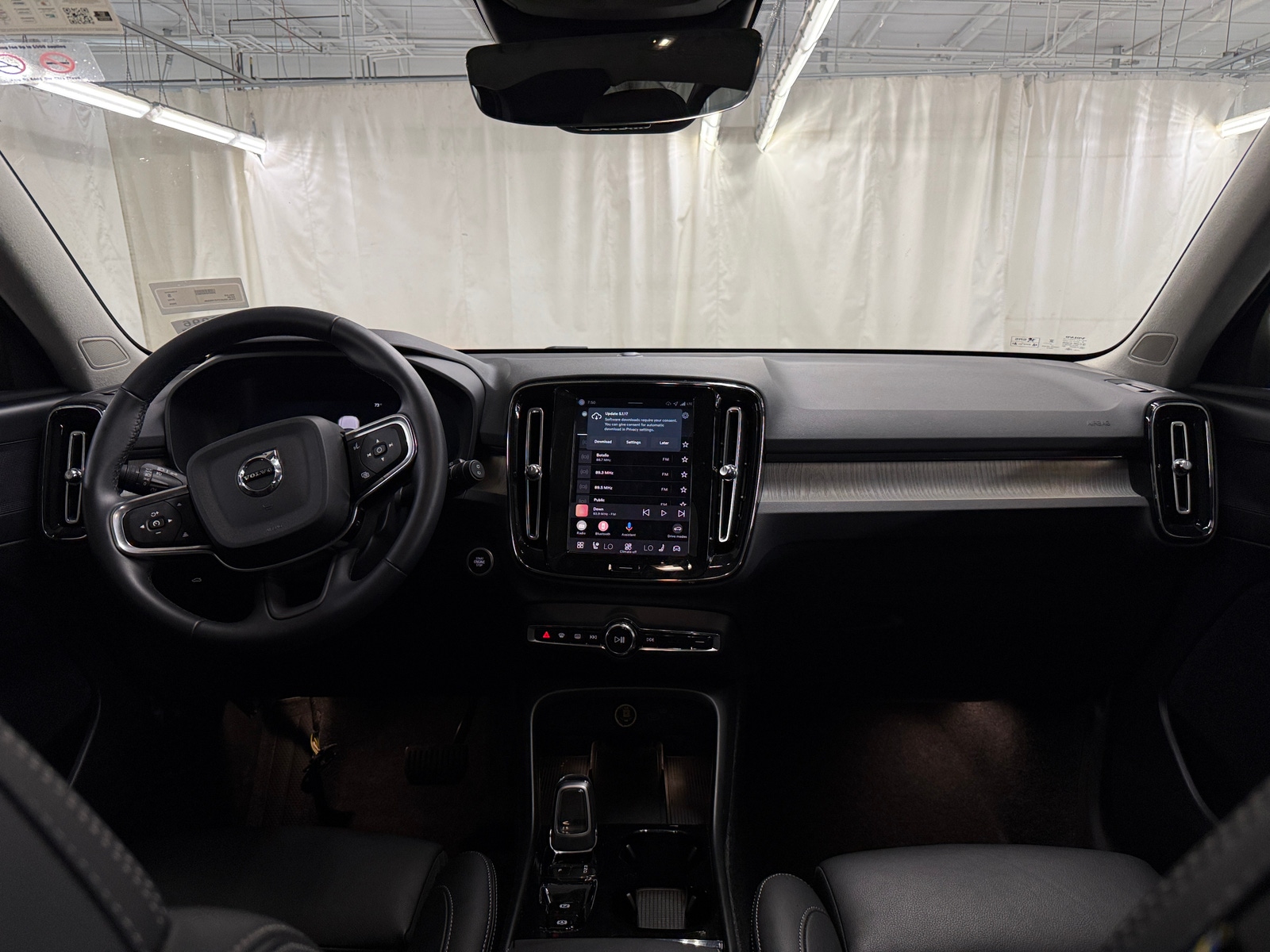 Thumbnail: 2026 Volvo XC40 - 3