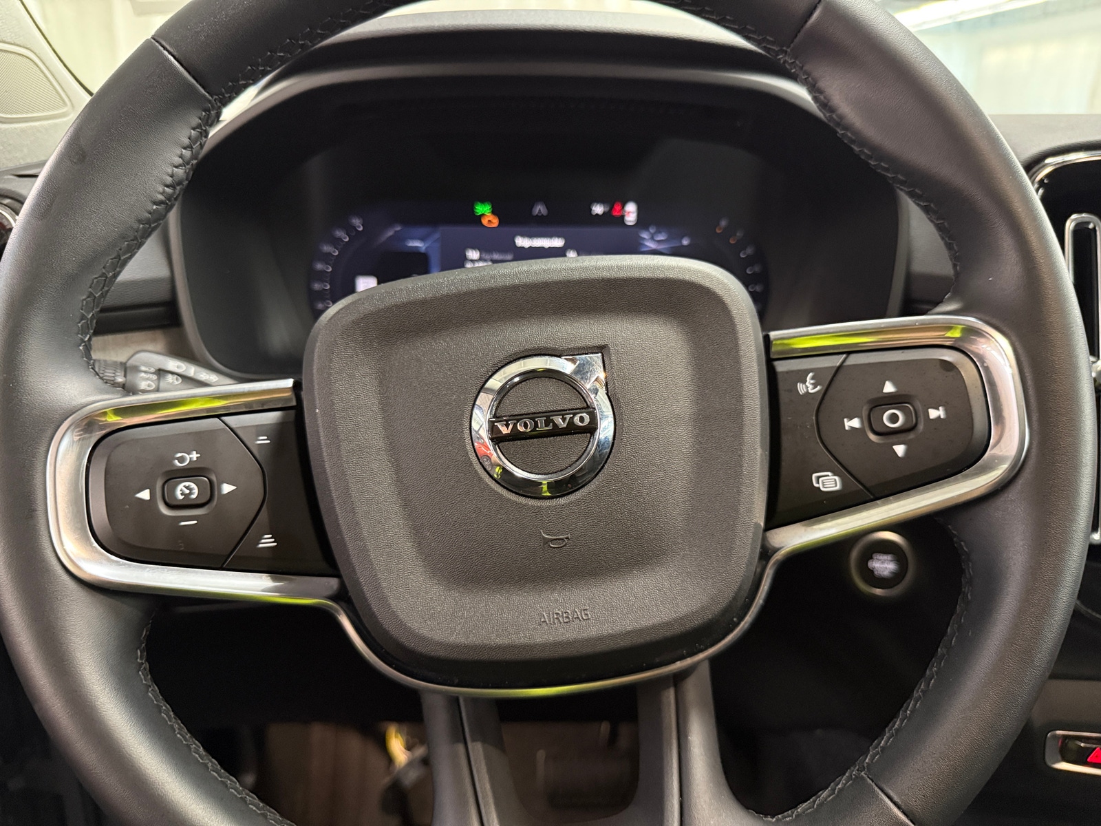 Thumbnail: 2026 Volvo XC40 - 5