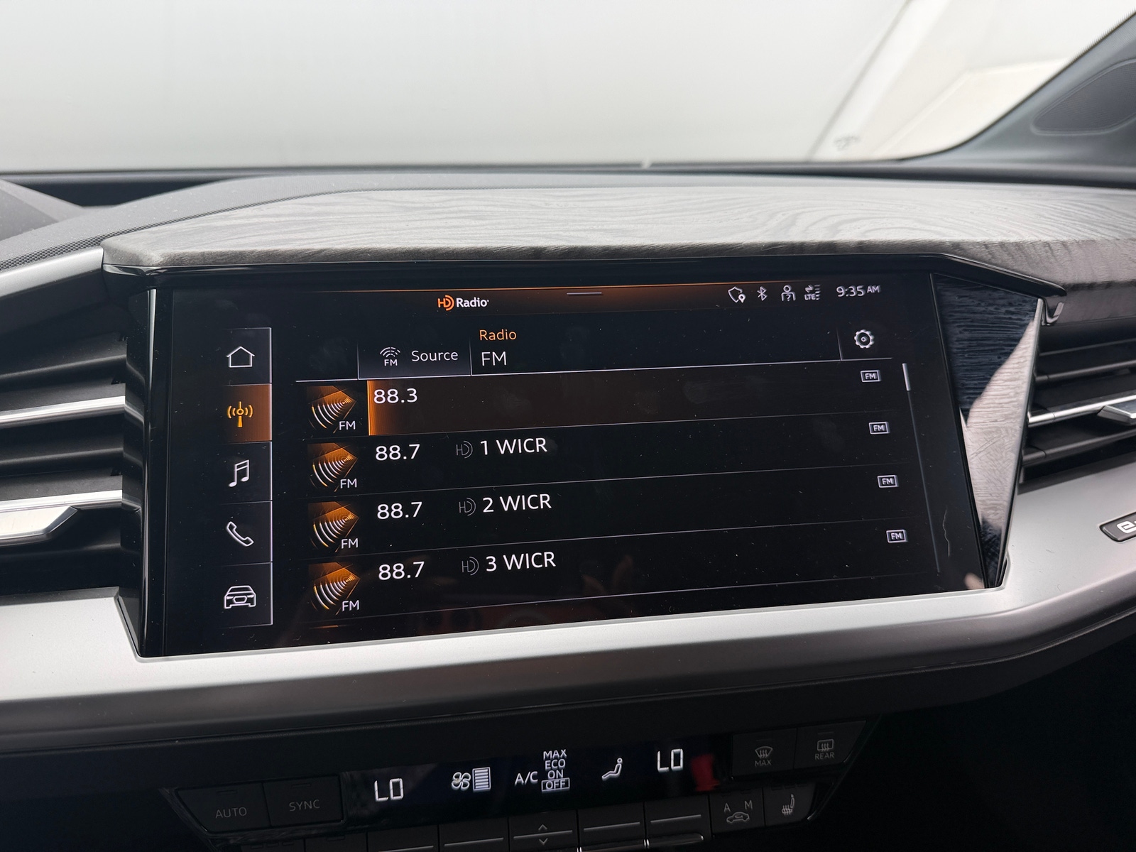 Thumbnail: 2023 Audi Q4 e-tron - 3