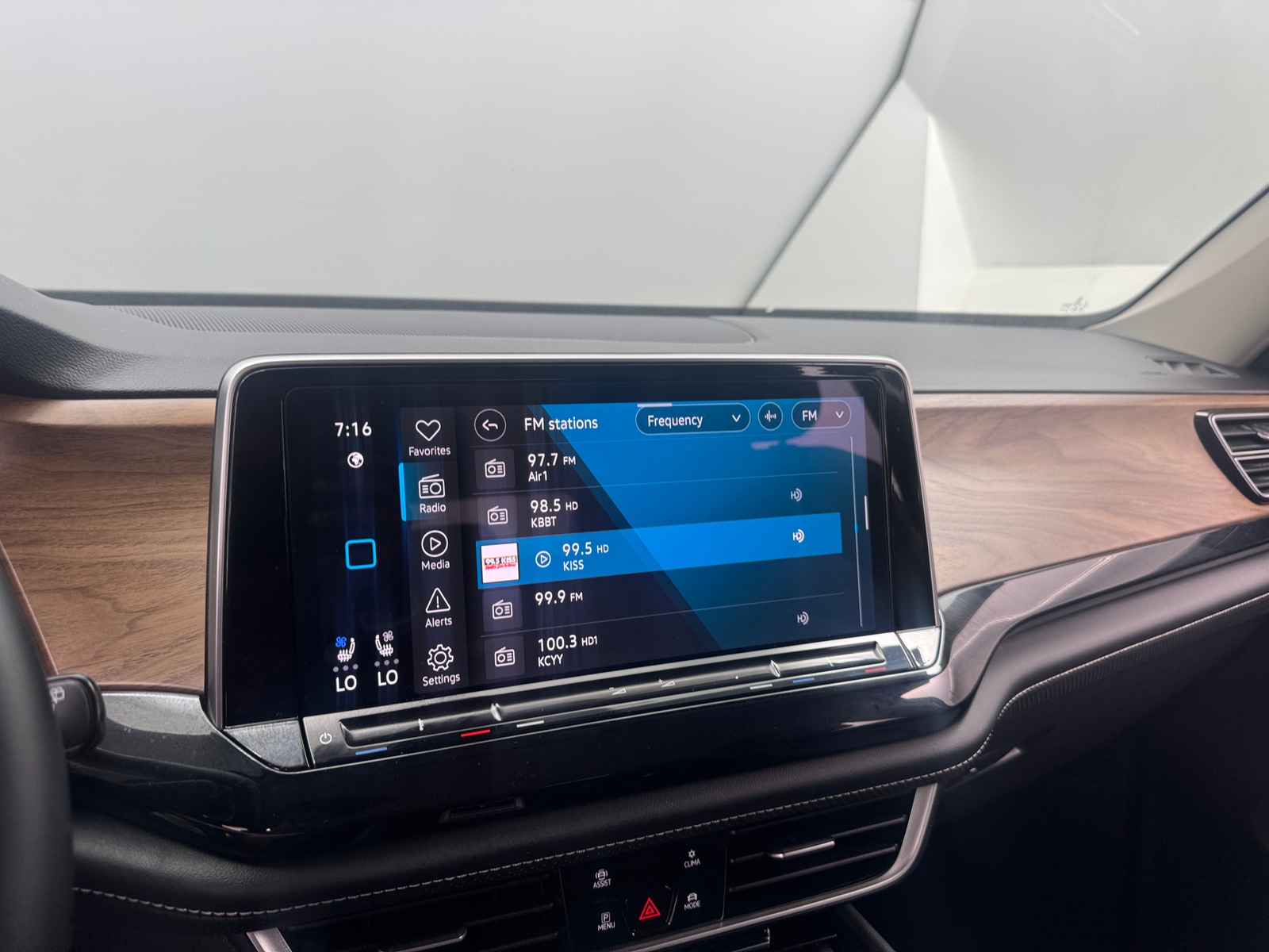 Thumbnail: 2026 Volkswagen Atlas - 3
