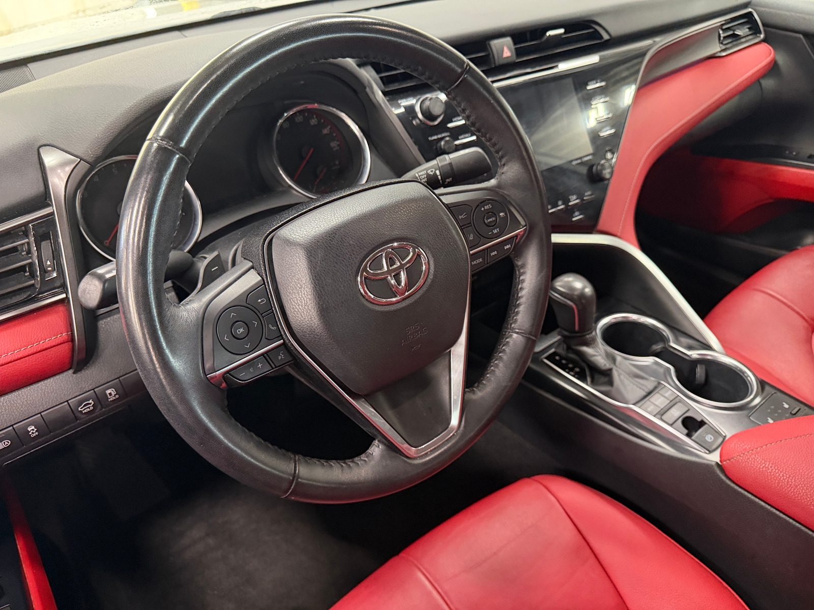 Thumbnail: 2019 Toyota Camry - 4