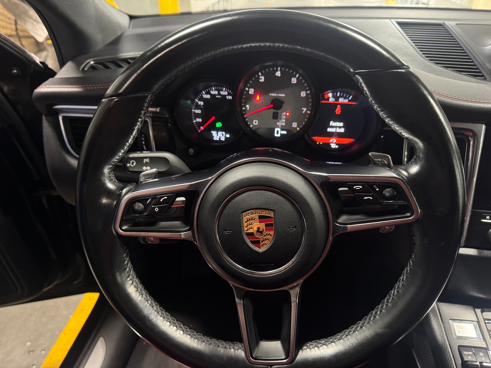 Thumbnail: 2017 Porsche Macan - 4