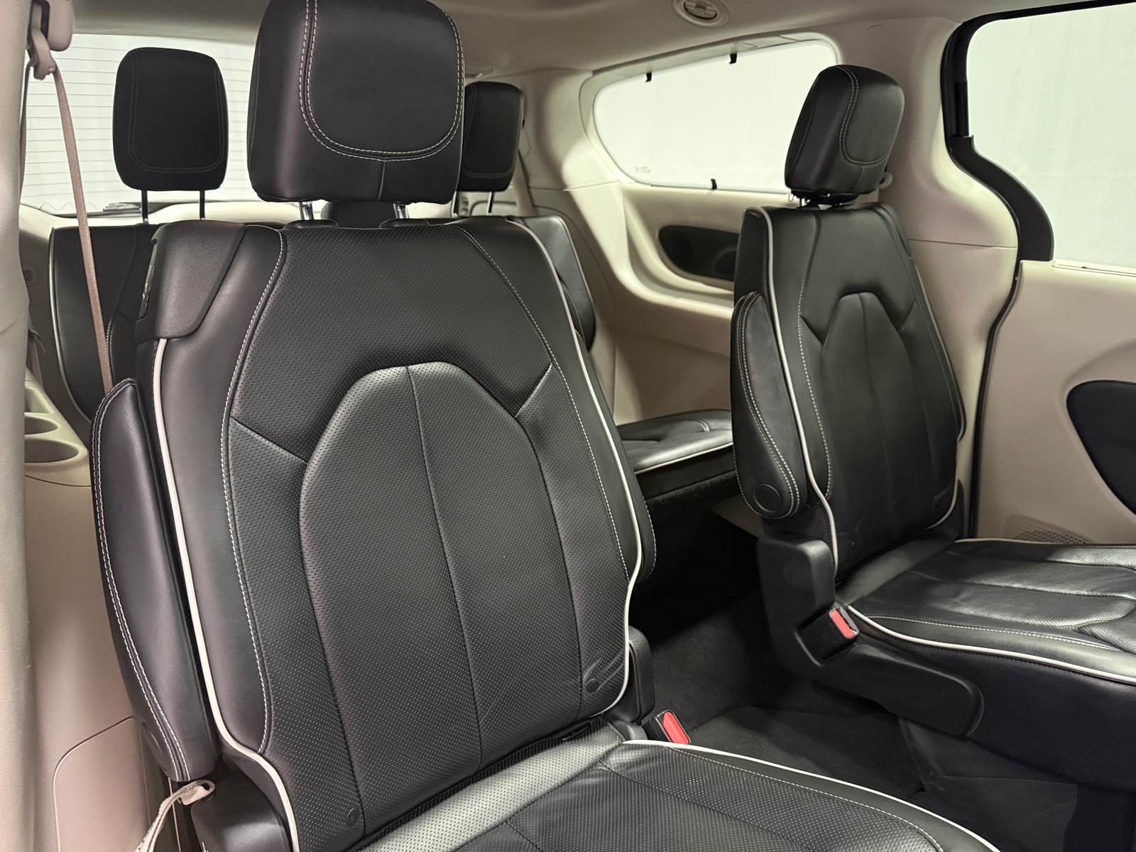Thumbnail: 2022 Chrysler Pacifica - 5