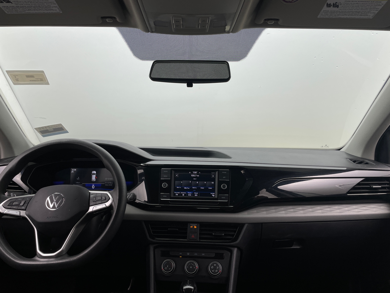 Thumbnail: 2022 Volkswagen Taos - 3