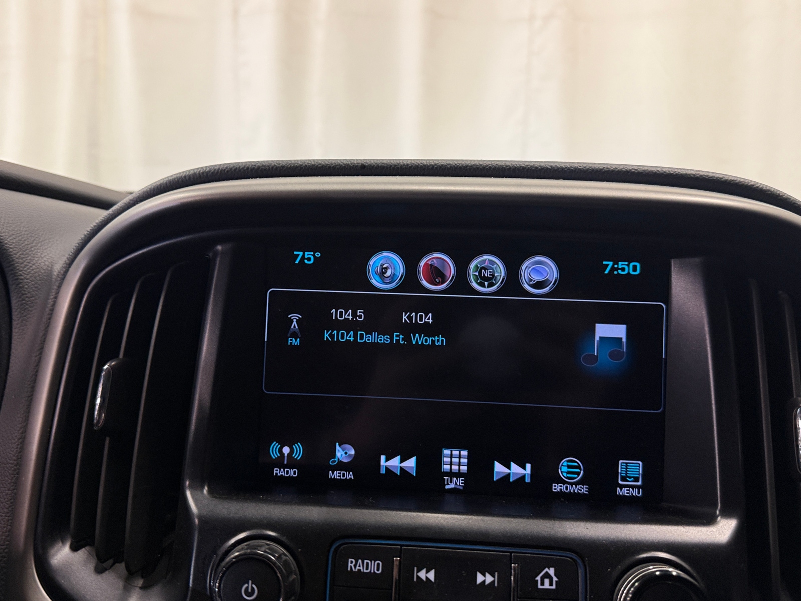 Thumbnail: 2016 Chevrolet Colorado - 3