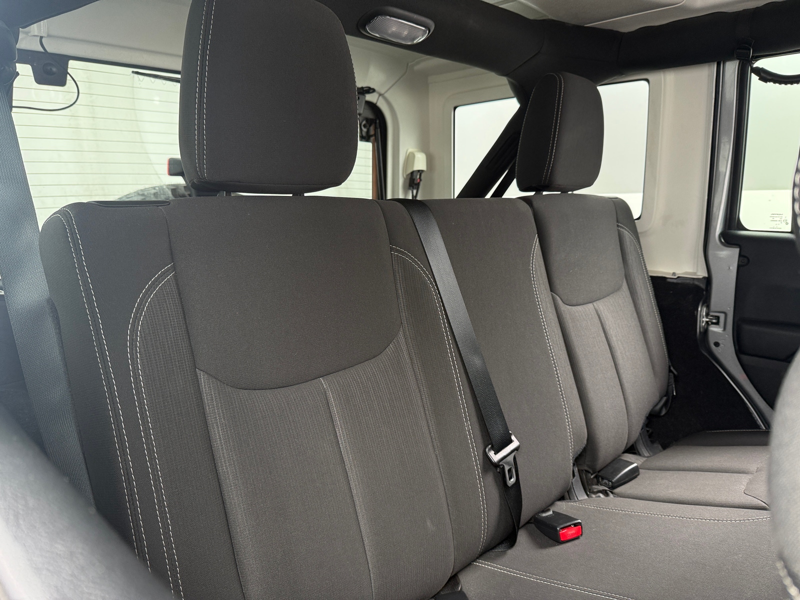 Thumbnail: 2016 Jeep Wrangler - 6