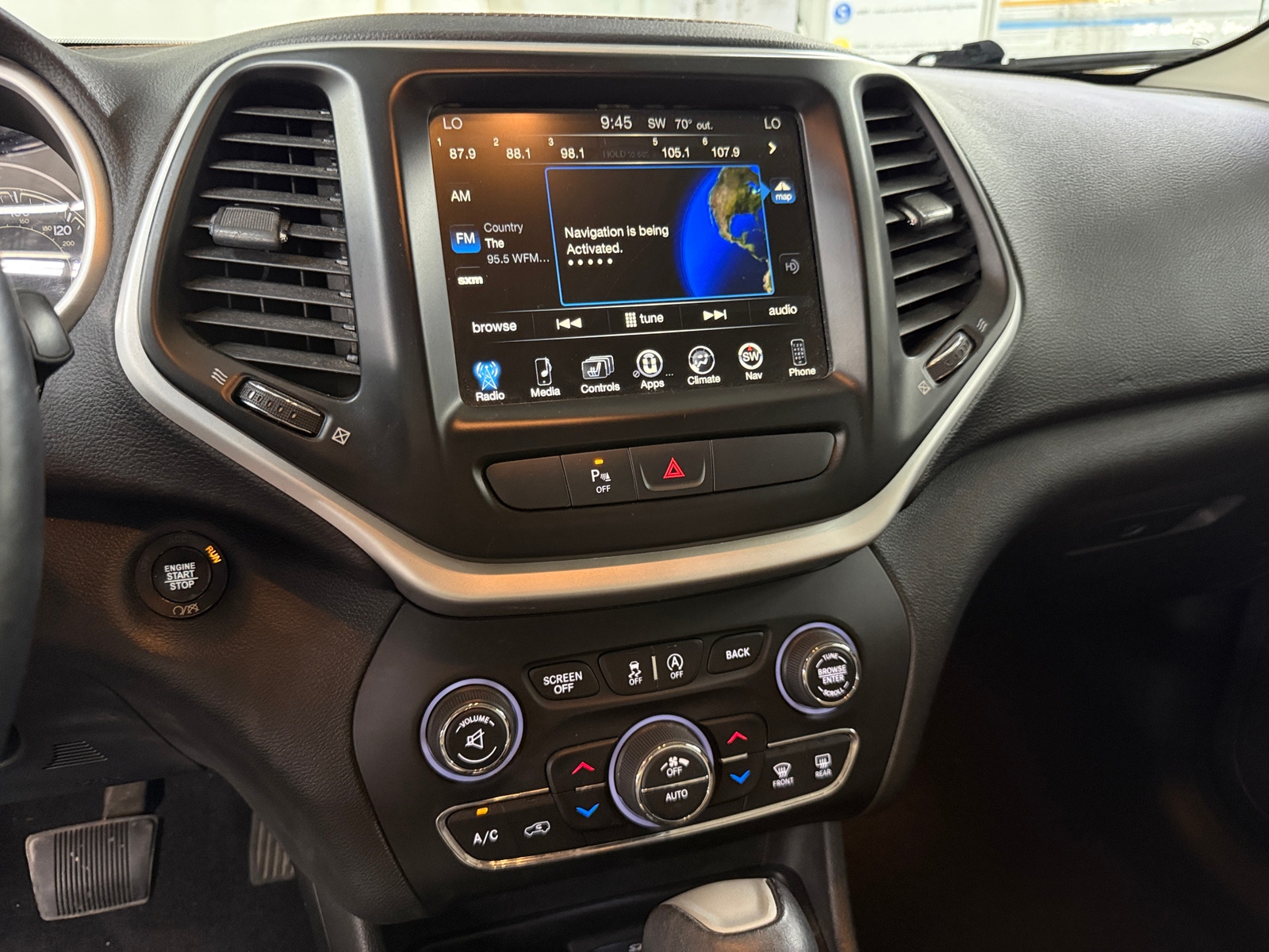 Thumbnail: 2017 Jeep Cherokee - 3