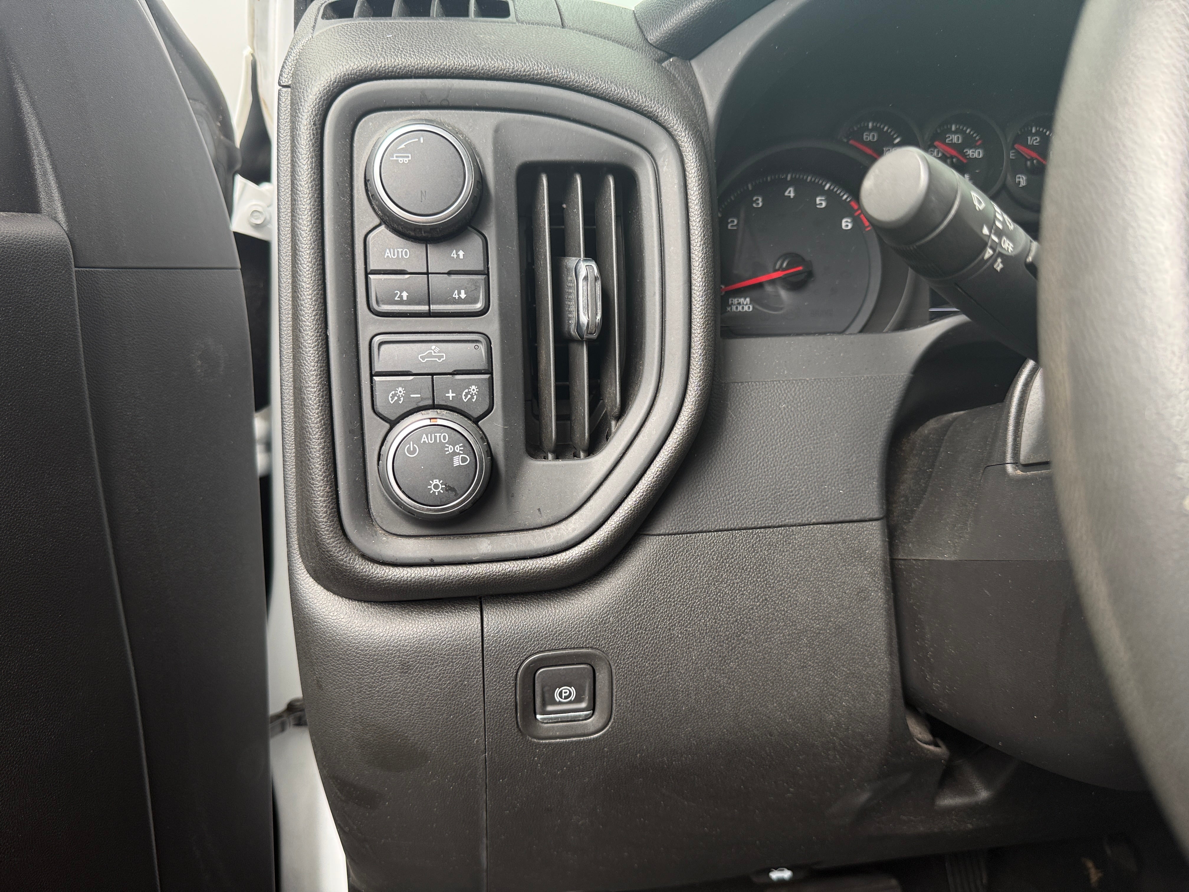 2021 Chevrolet Silverado 1500 Custom - Photo 11