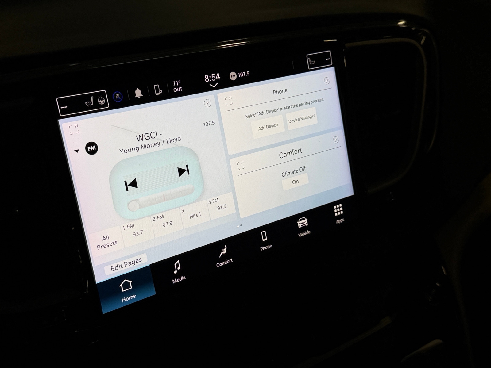 Thumbnail: 2023 Chrysler Pacifica - 3