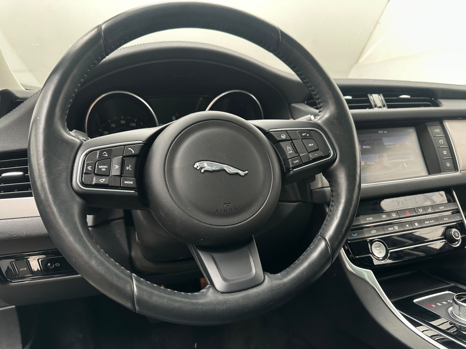 Thumbnail: 2016 Jaguar XF - 4
