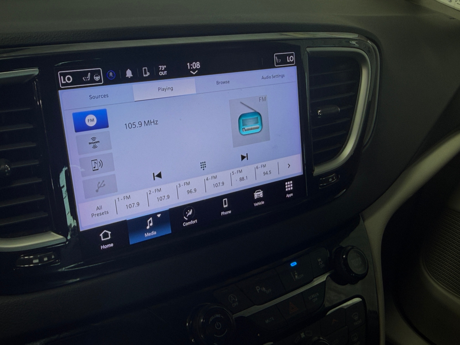 Thumbnail: 2023 Chrysler Pacifica - 3