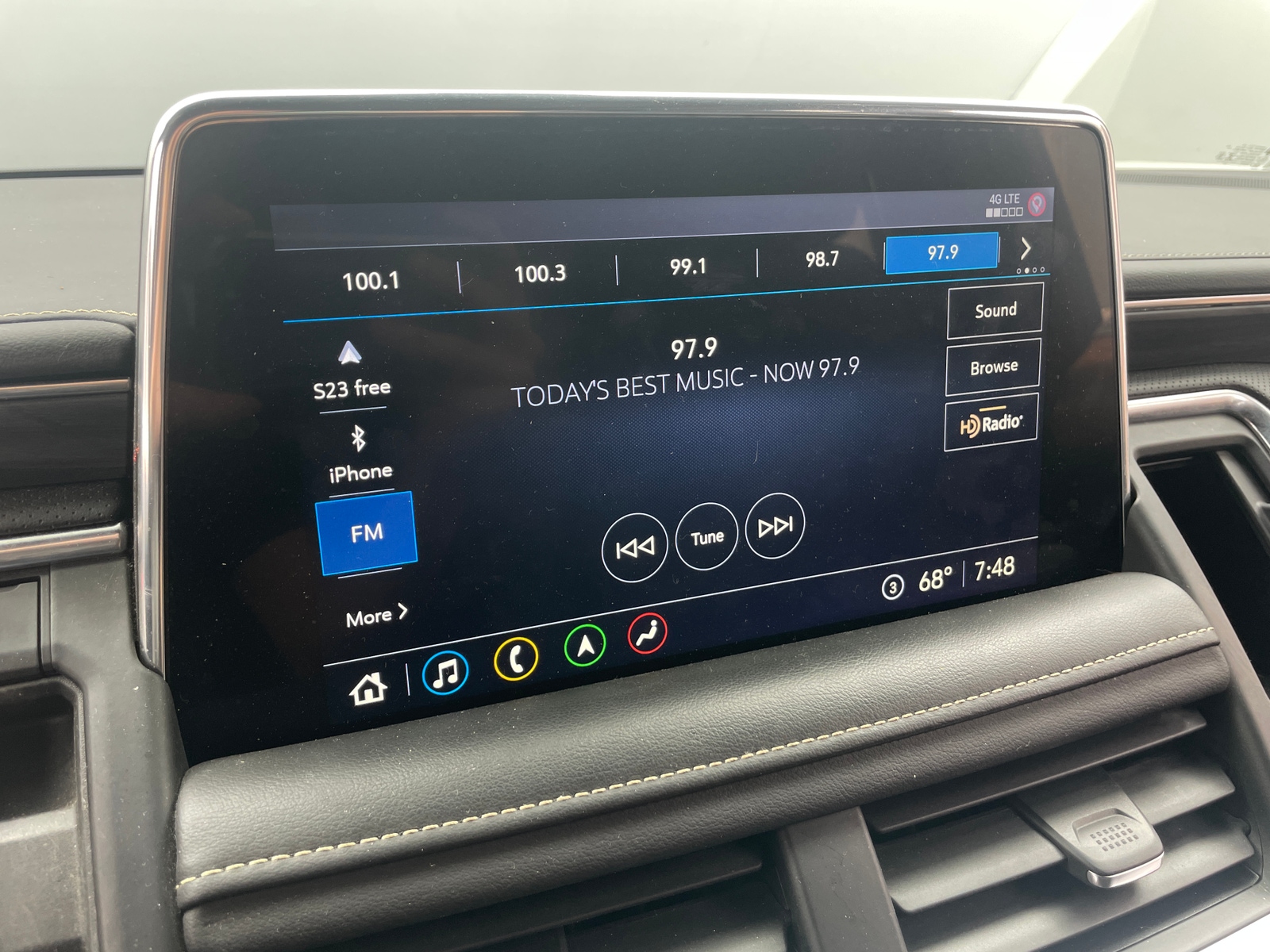 Thumbnail: 2021 GMC Yukon XL - 3