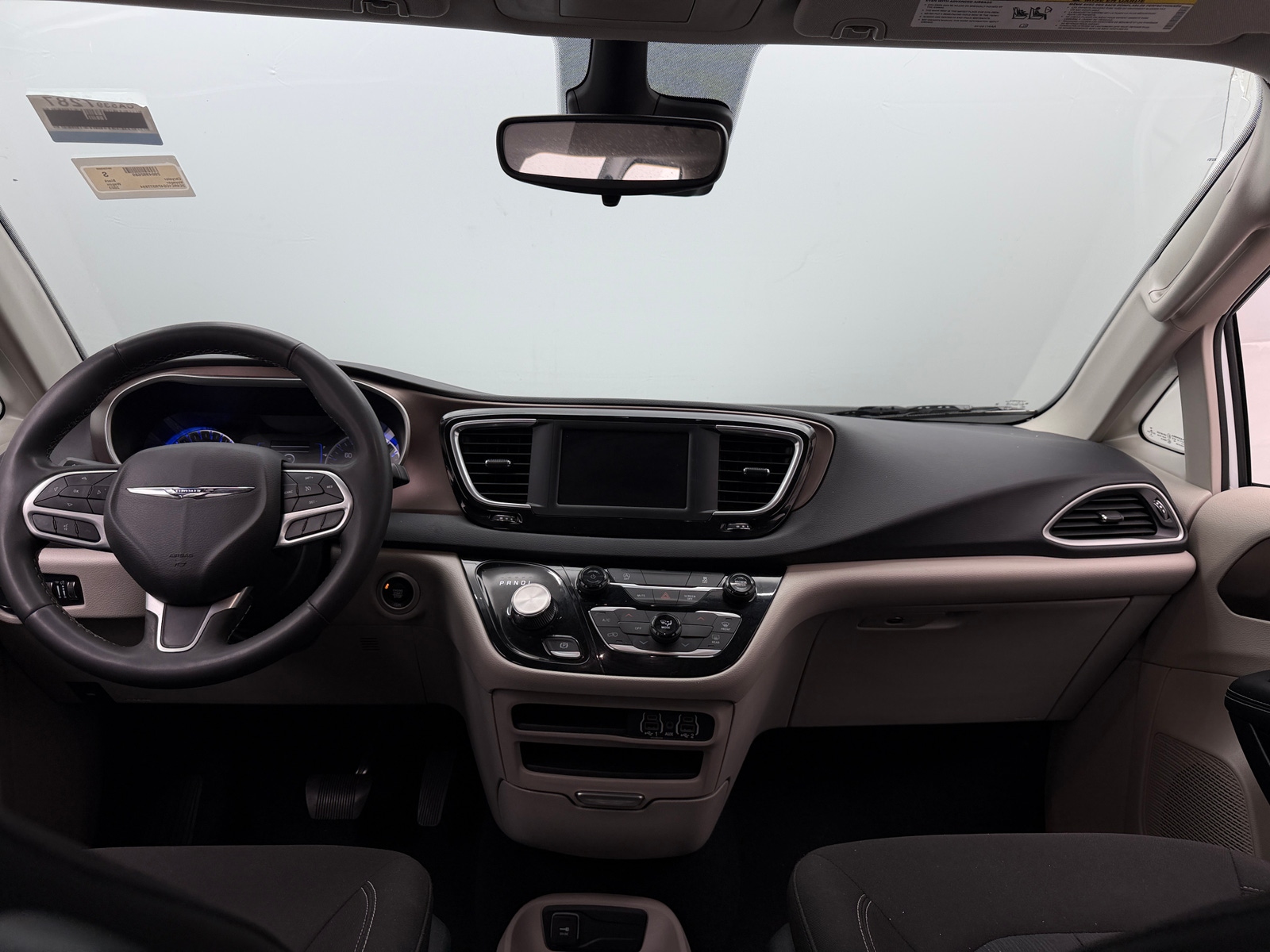 Thumbnail: 2023 Chrysler Voyager - 3
