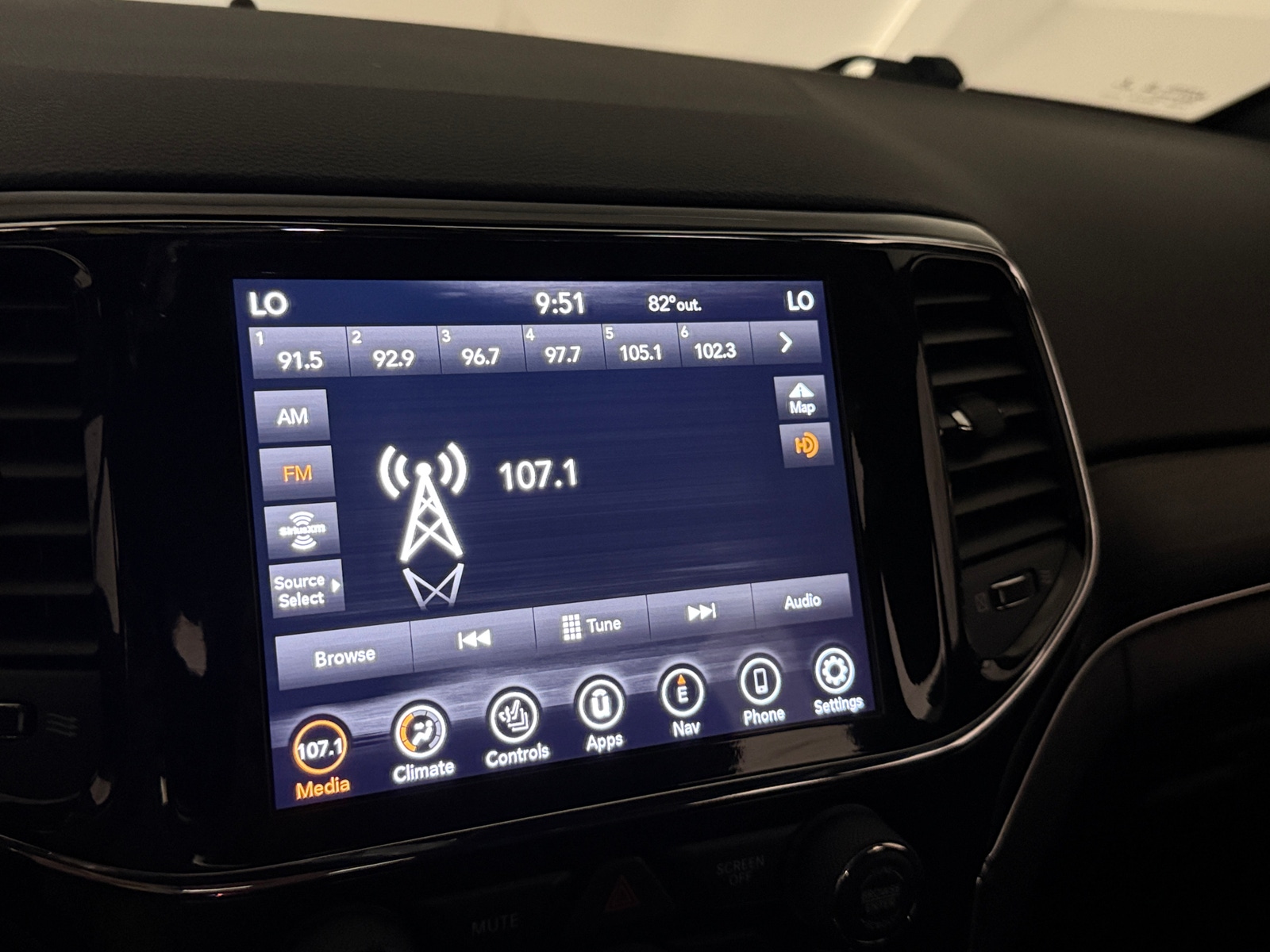 Thumbnail: 2021 Jeep Grand Cherokee - 3