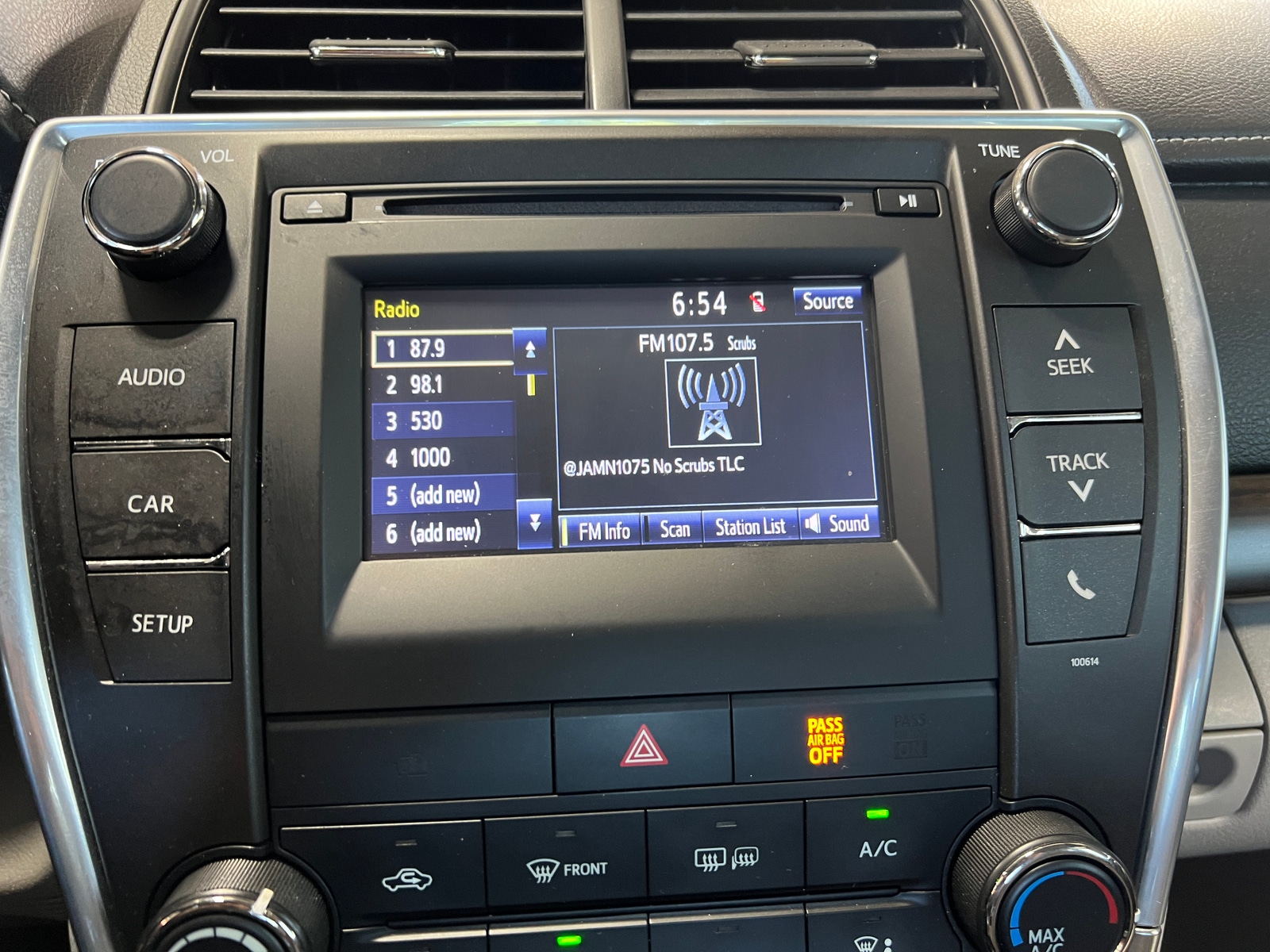 Thumbnail: 2016 Toyota Camry - 4