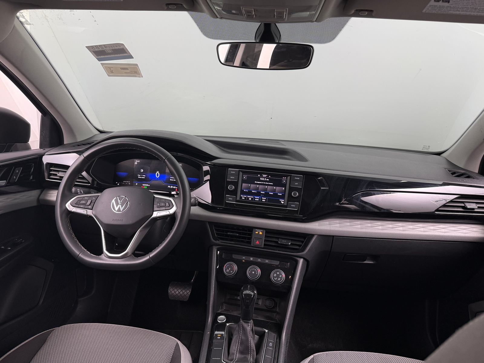 Thumbnail: 2023 Volkswagen Taos - 3