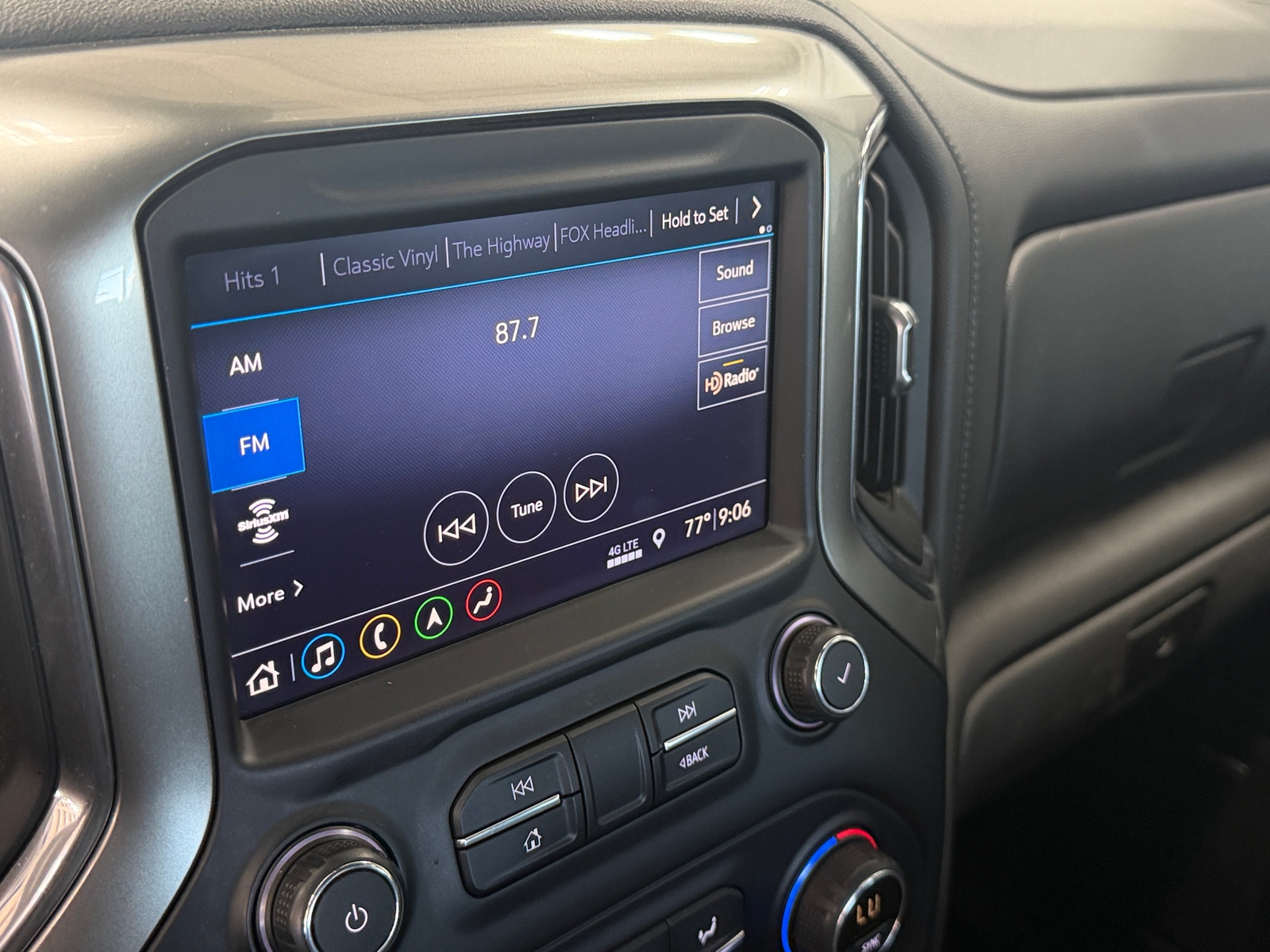 Thumbnail: 2019 Chevrolet Silverado 1500 - 3