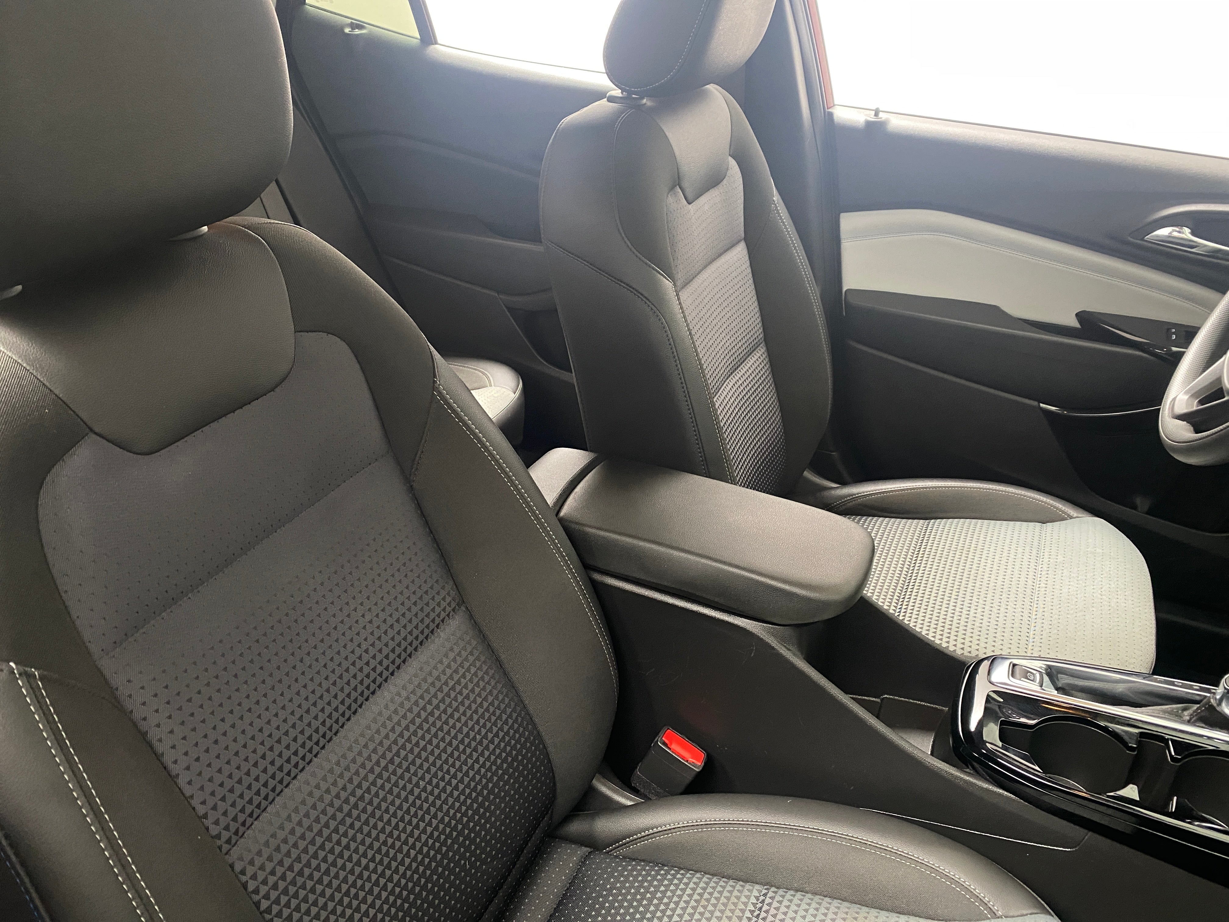 2025 Chevrolet Trax LT - Photo 3