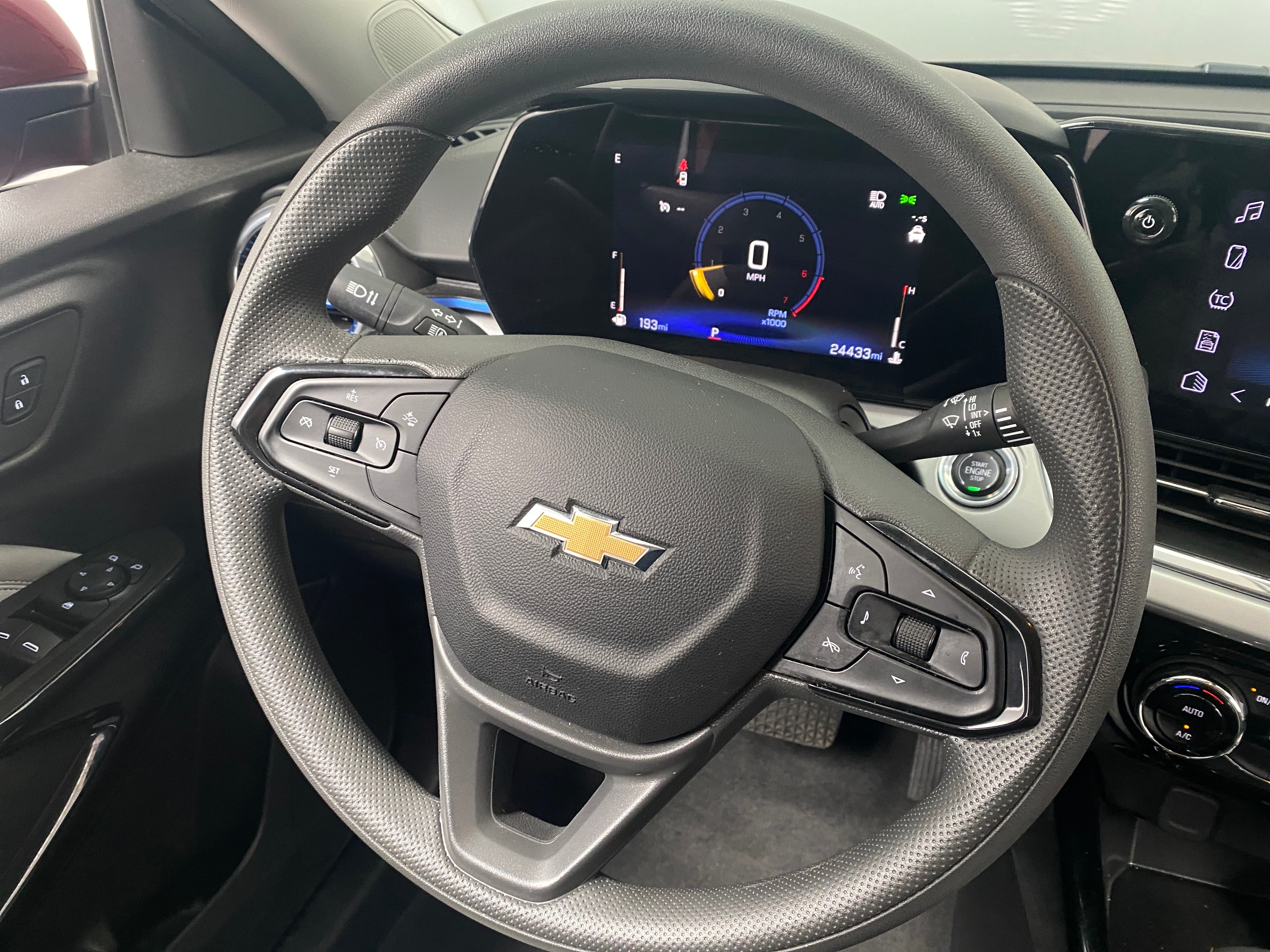 2025 Chevrolet Trax LT - Photo 6