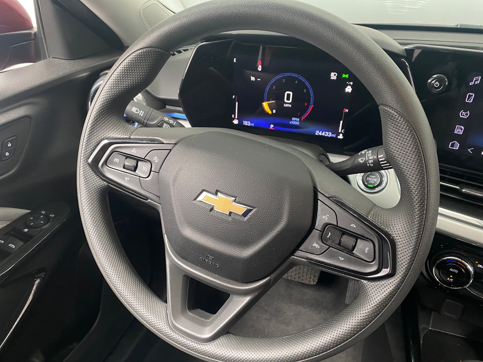 Thumbnail: 2025 Chevrolet Trax - 5