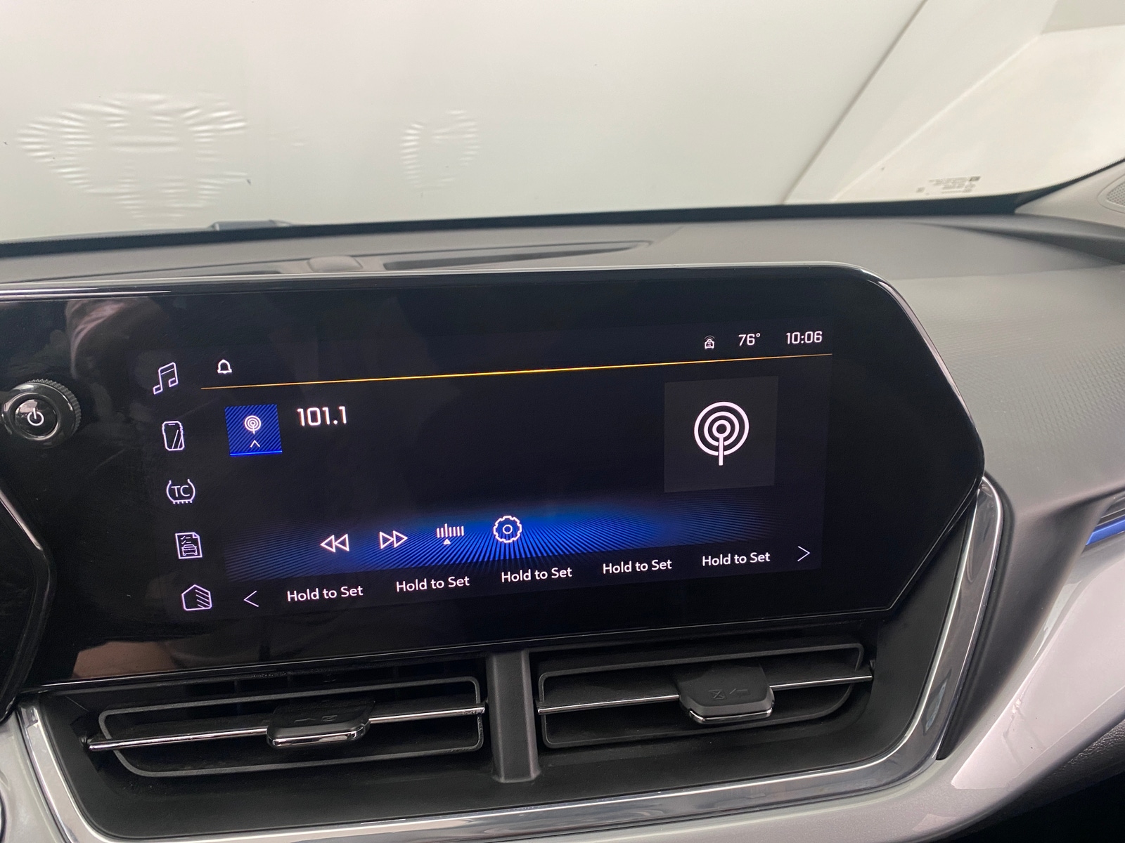 Thumbnail: 2025 Chevrolet Trax - 4
