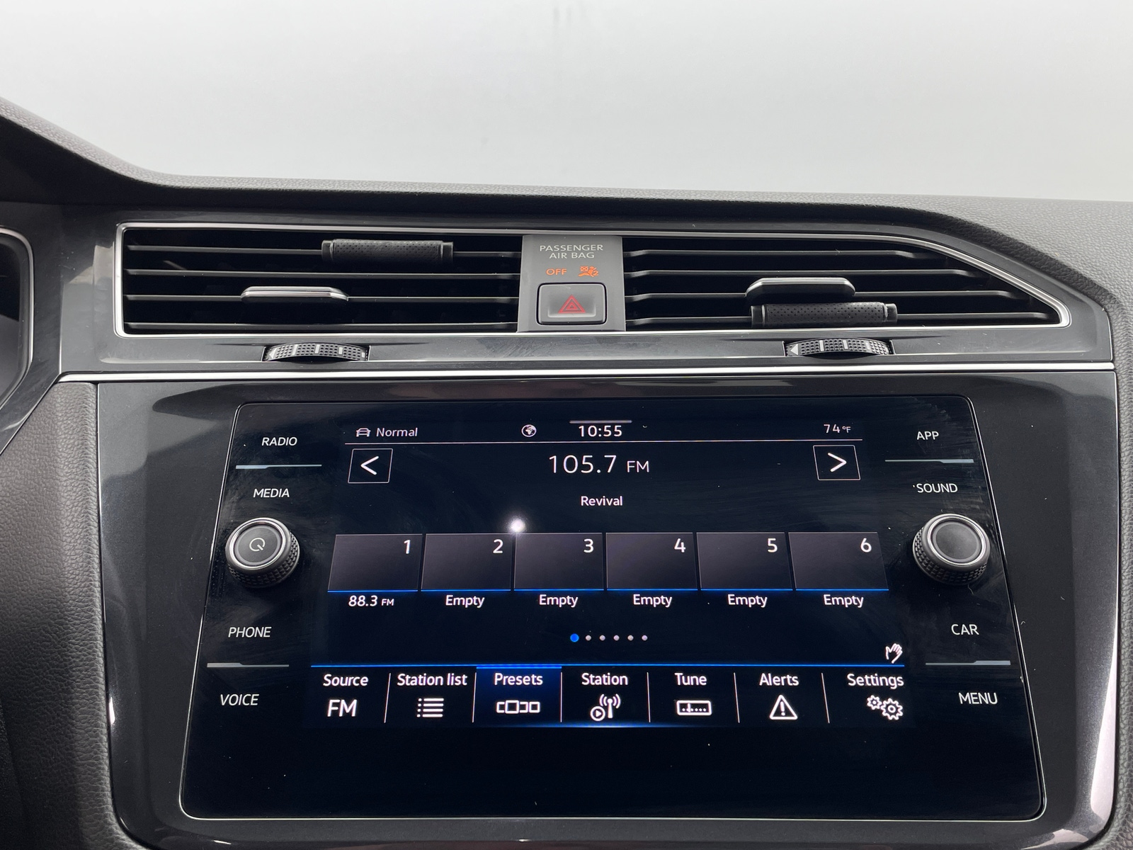 Thumbnail: 2024 Volkswagen Tiguan - 3