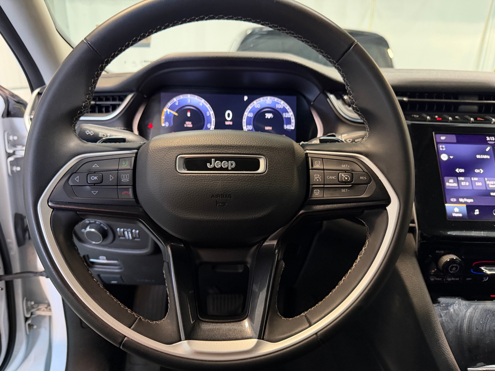 Thumbnail: 2022 Jeep Grand Cherokee - 5