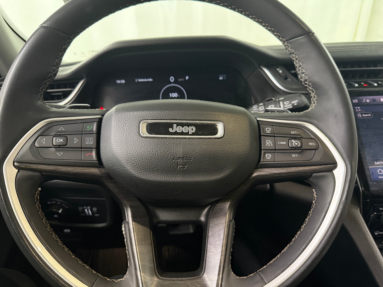 Thumbnail: 2023 Jeep Grand Cherokee L - 4