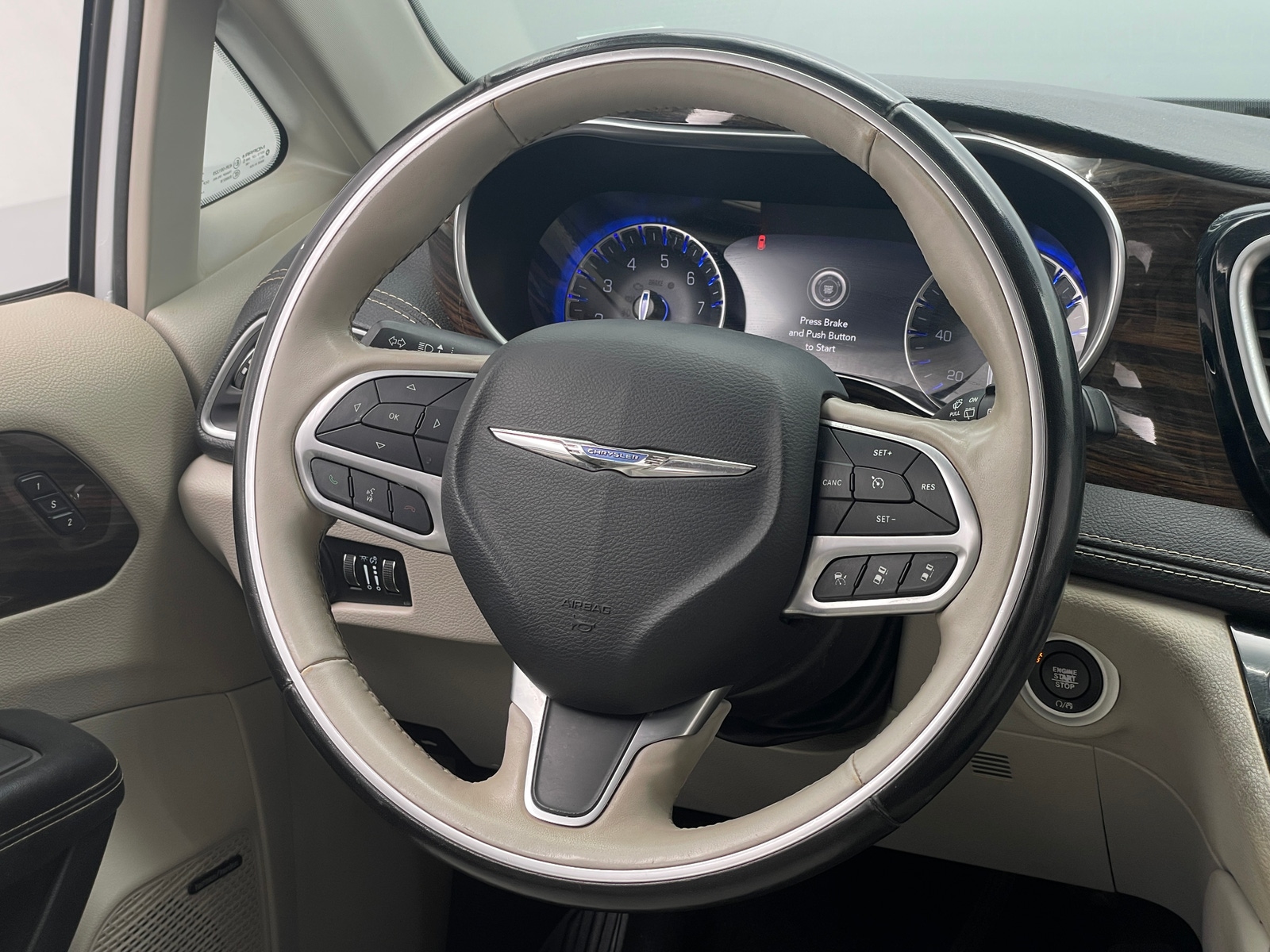 Thumbnail: 2021 Chrysler Pacifica - 4