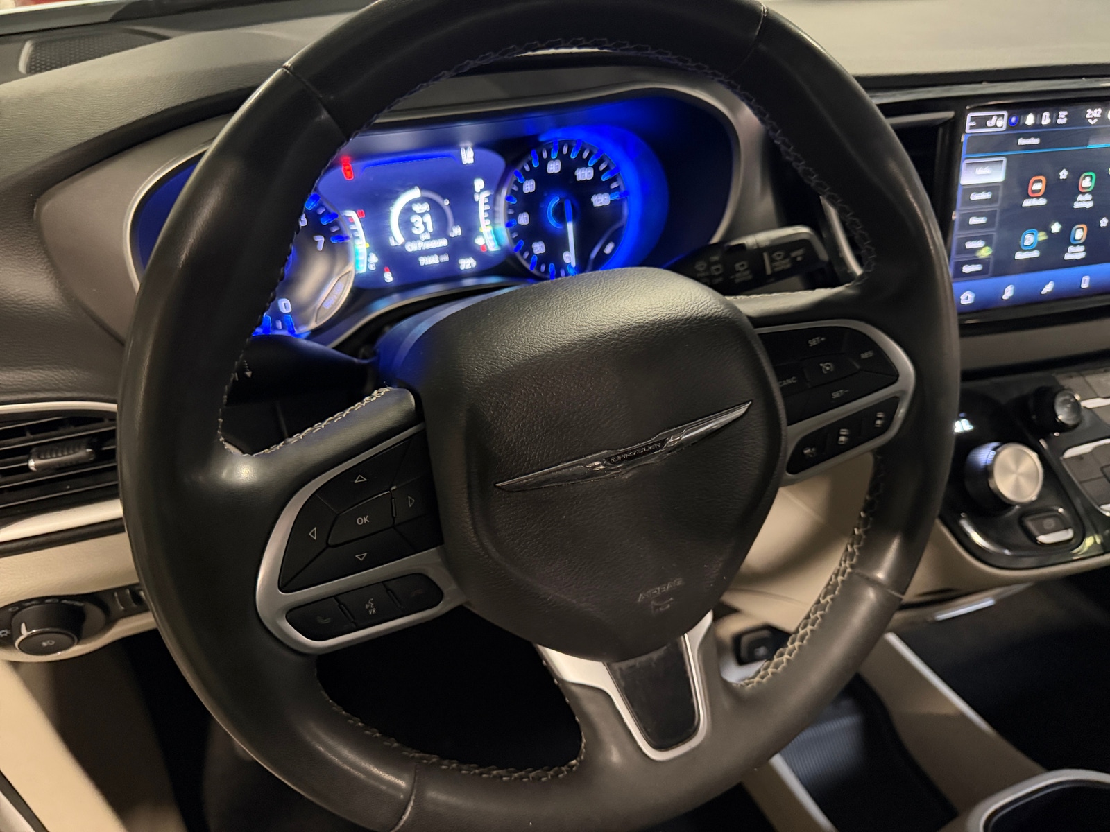 Thumbnail: 2023 Chrysler Pacifica - 4