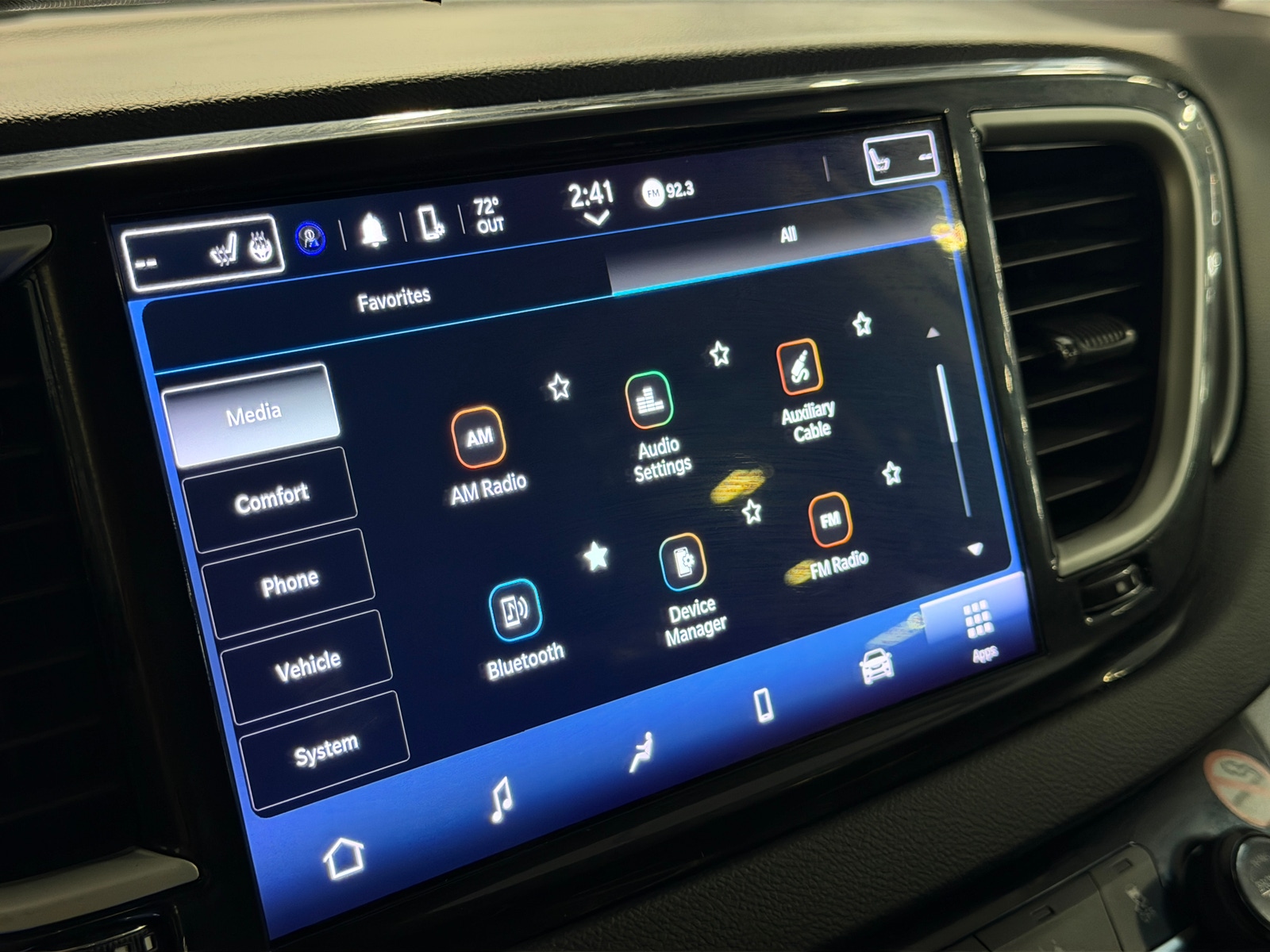 Thumbnail: 2023 Chrysler Pacifica - 3