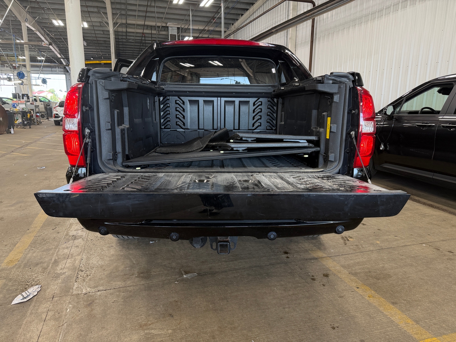Thumbnail: 2013 Chevrolet Avalanche 1500 - 6