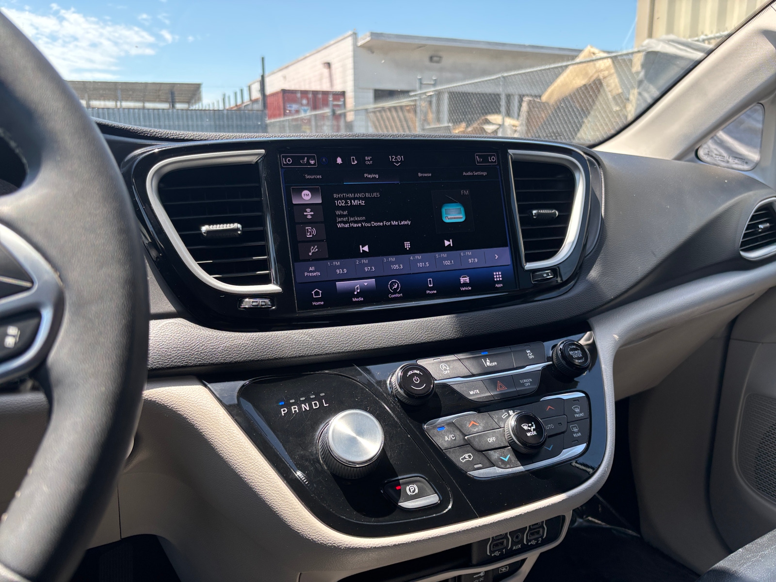 Thumbnail: 2022 Chrysler Pacifica - 4