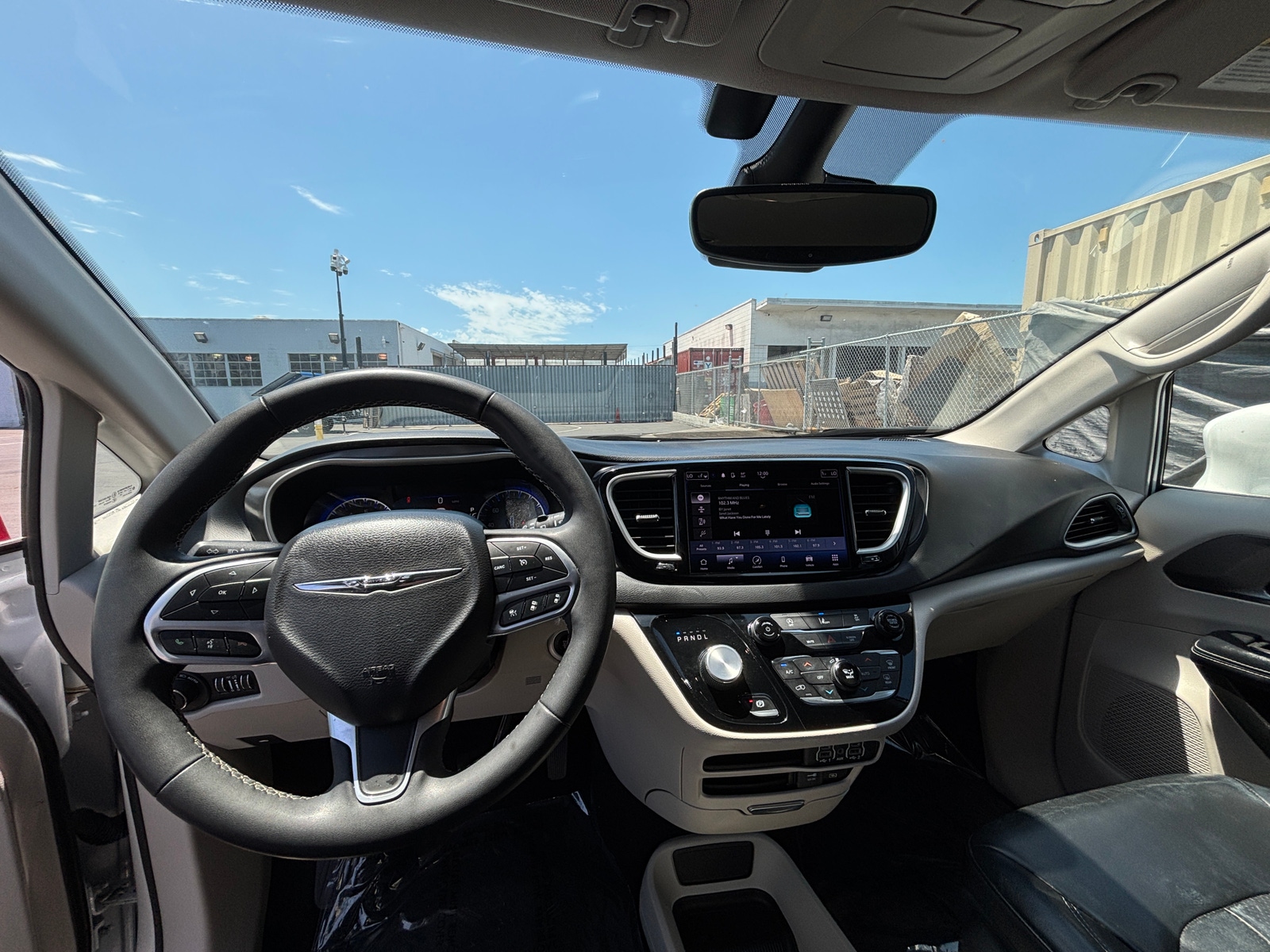 Thumbnail: 2022 Chrysler Pacifica - 3