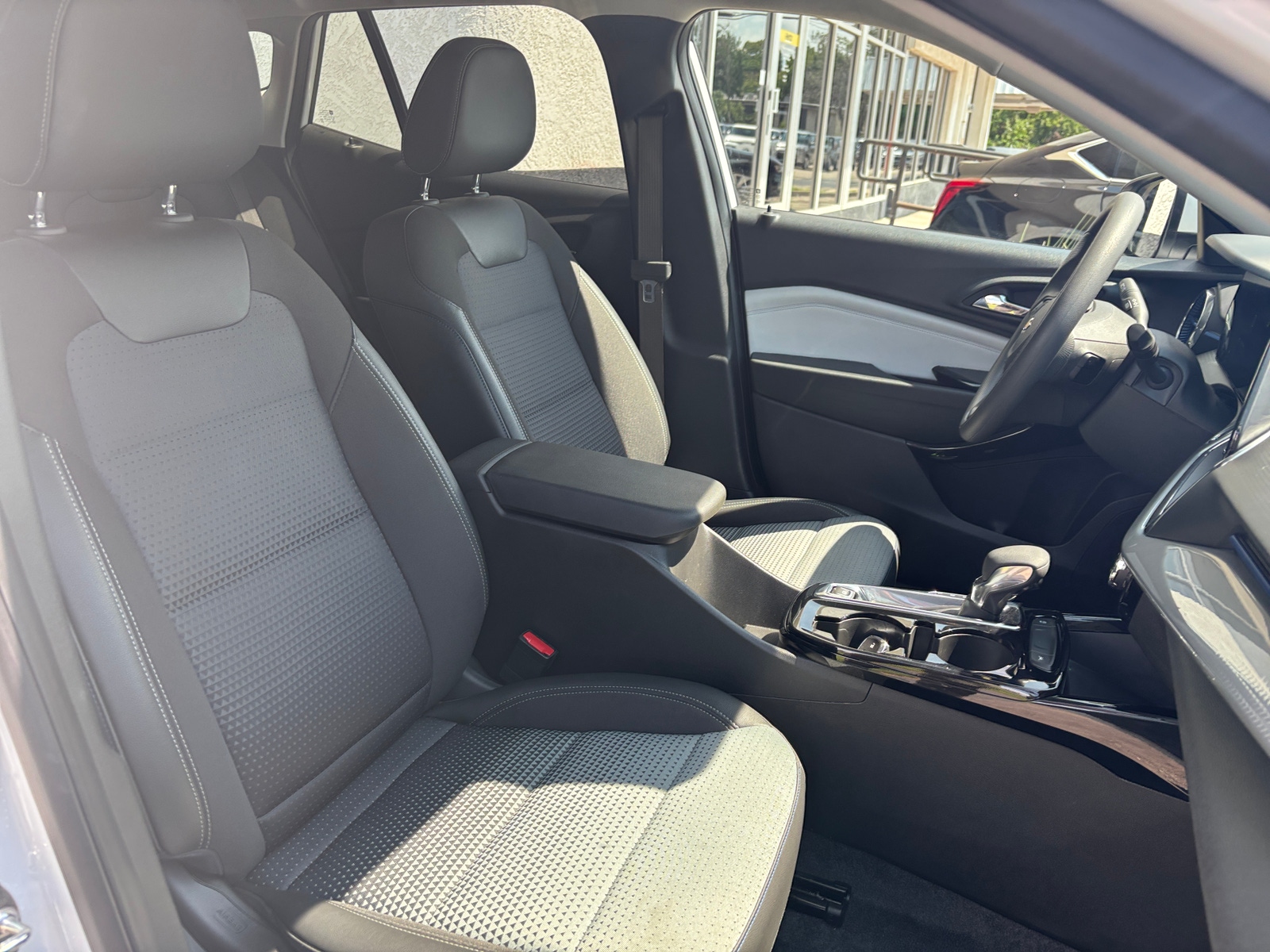 Thumbnail: 2025 Chevrolet Trax - 2