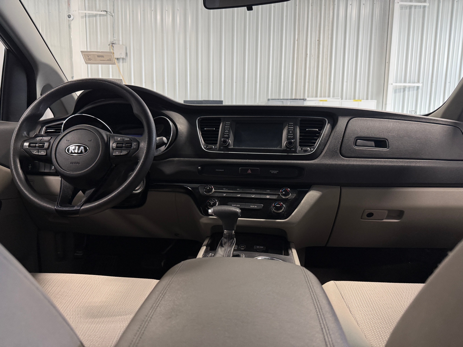 Thumbnail: 2019 Kia Sedona - 3