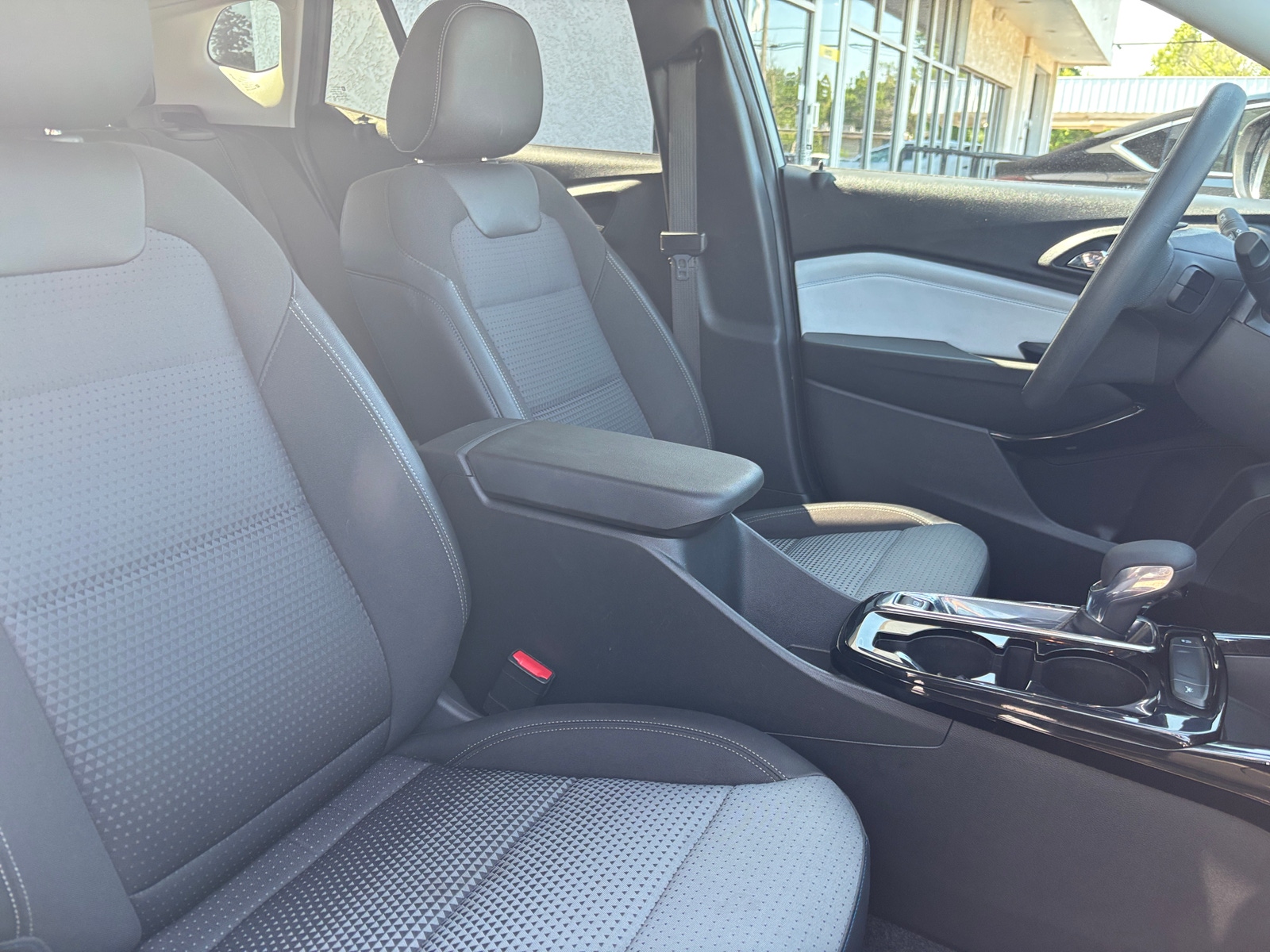 Thumbnail: 2025 Chevrolet Trax - 2