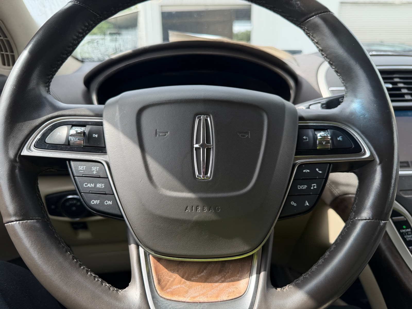 Thumbnail: 2019 Lincoln Nautilus - 4