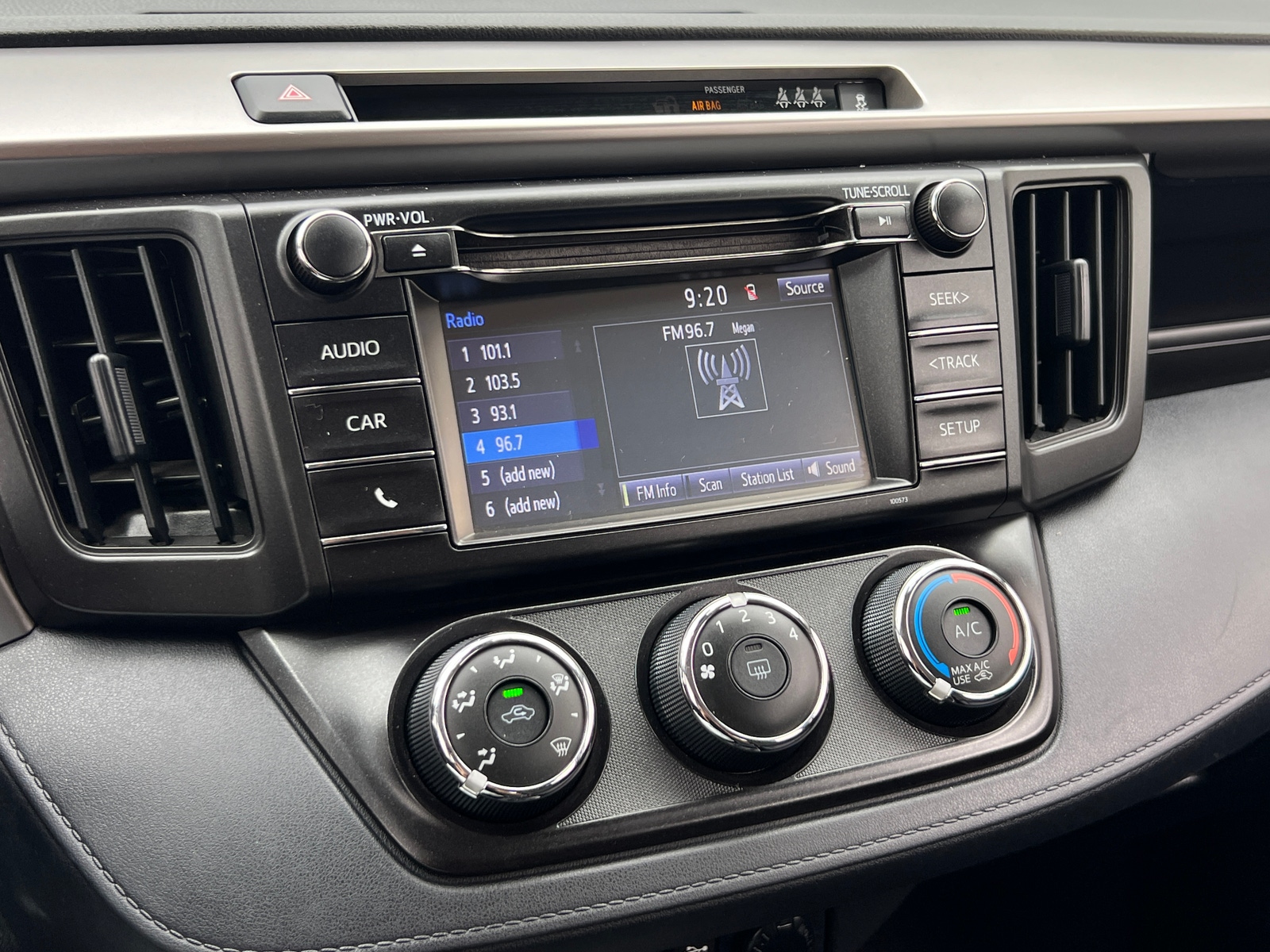 Thumbnail: 2018 Toyota RAV4 - 4