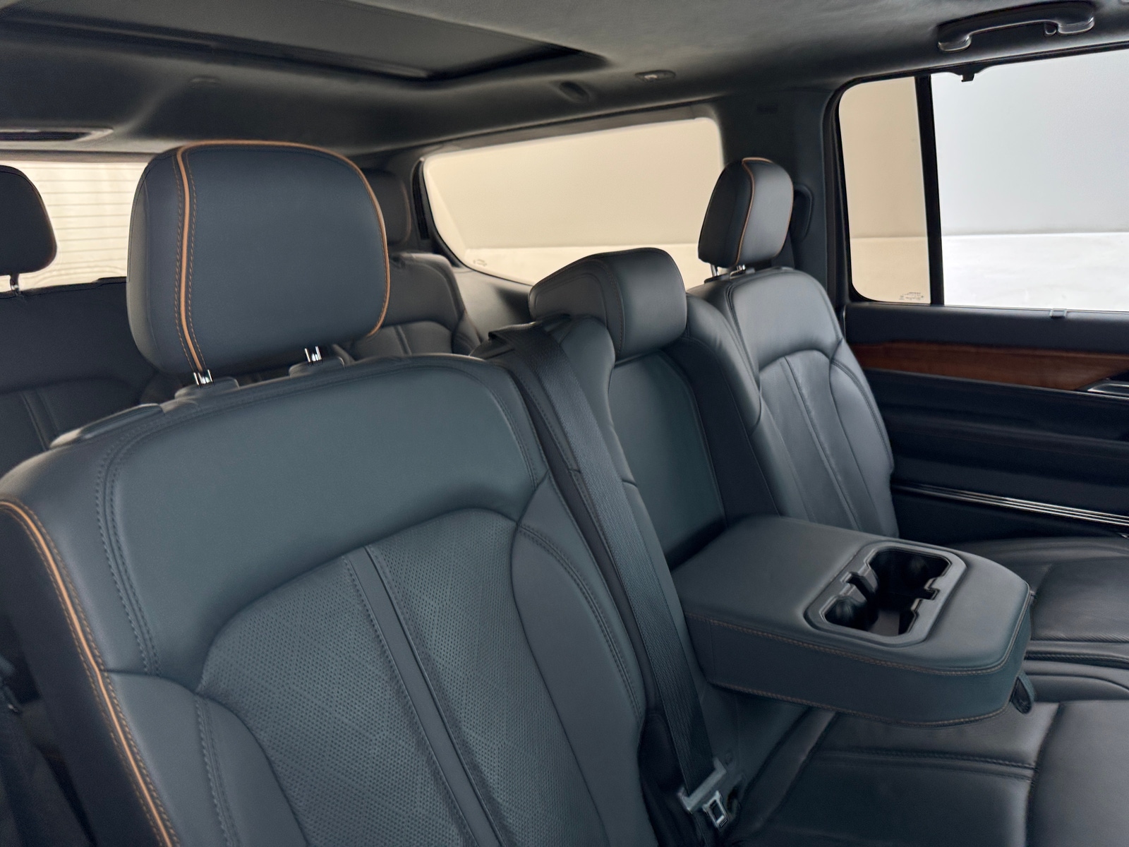 Thumbnail: 2022 Jeep Grand Wagoneer - 5