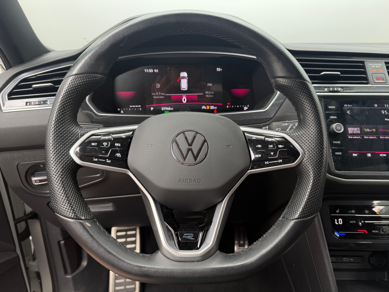 Thumbnail: 2023 Volkswagen Tiguan - 4