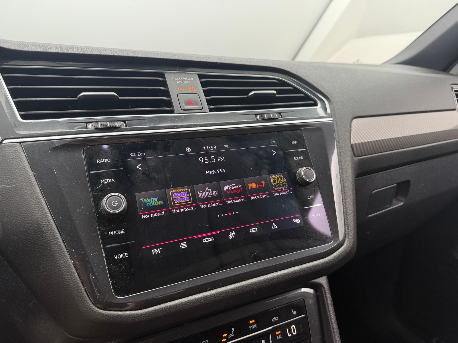 Thumbnail: 2023 Volkswagen Tiguan - 3