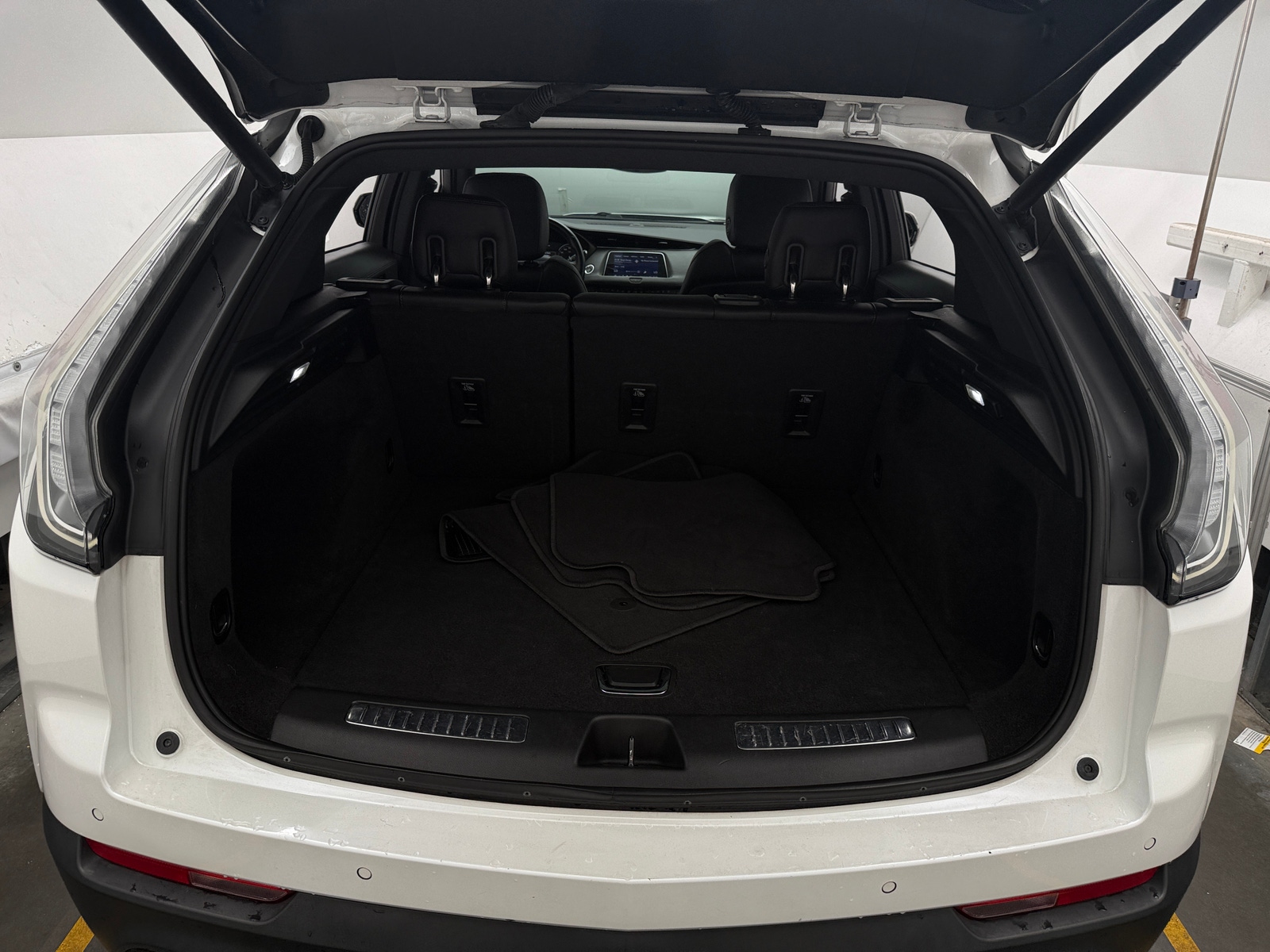 Thumbnail: 2023 Cadillac XT4 - 6
