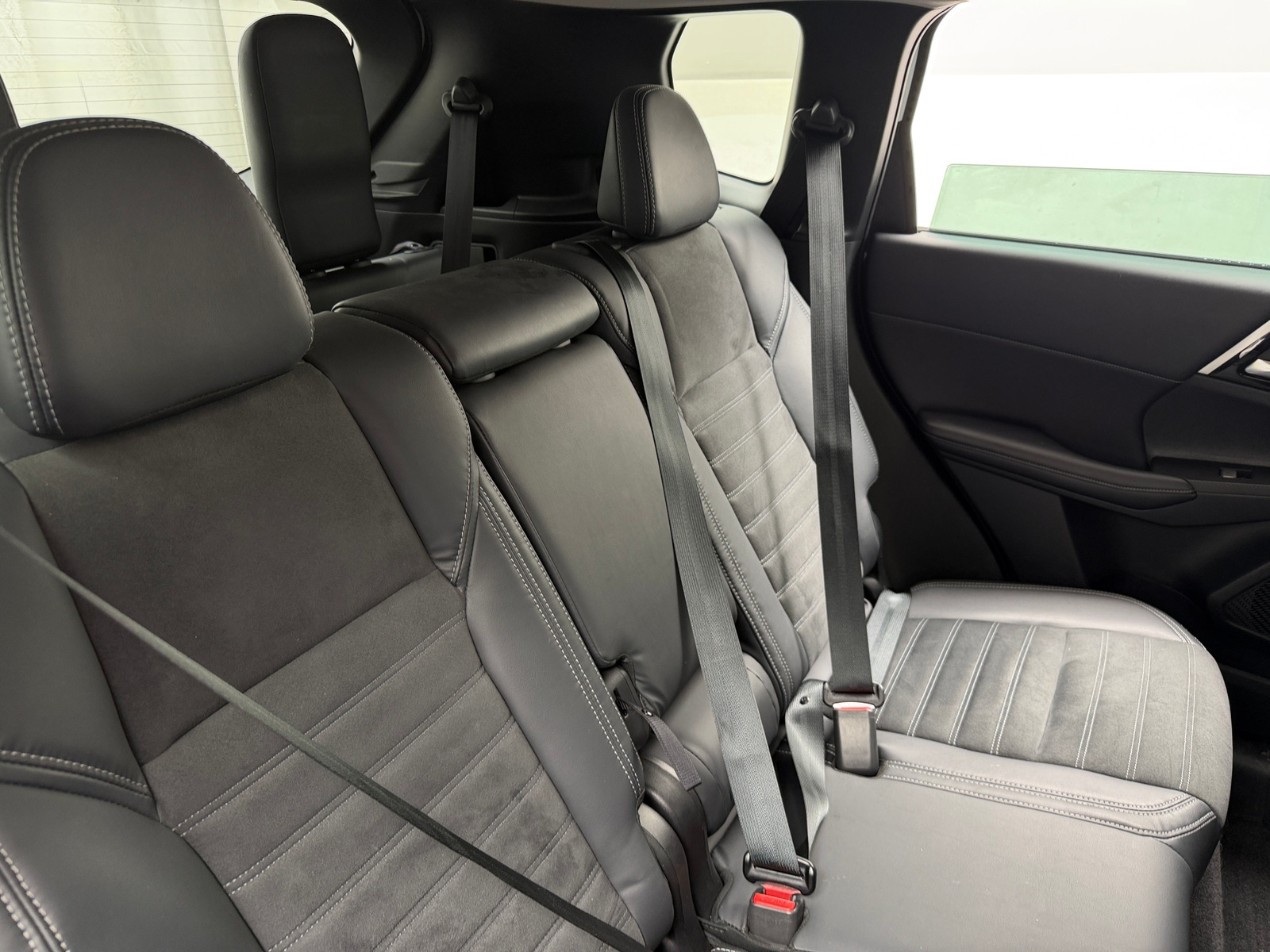 Thumbnail: 2023 Mitsubishi Outlander - 5