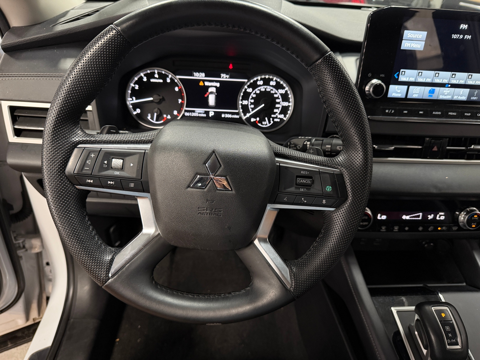 Thumbnail: 2023 Mitsubishi Outlander - 4
