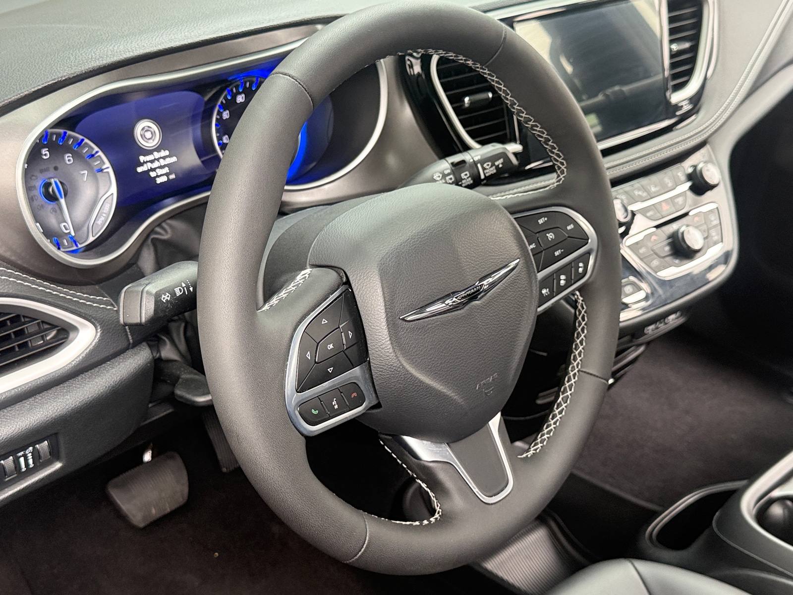 Thumbnail: 2025 Chrysler Pacifica - 4