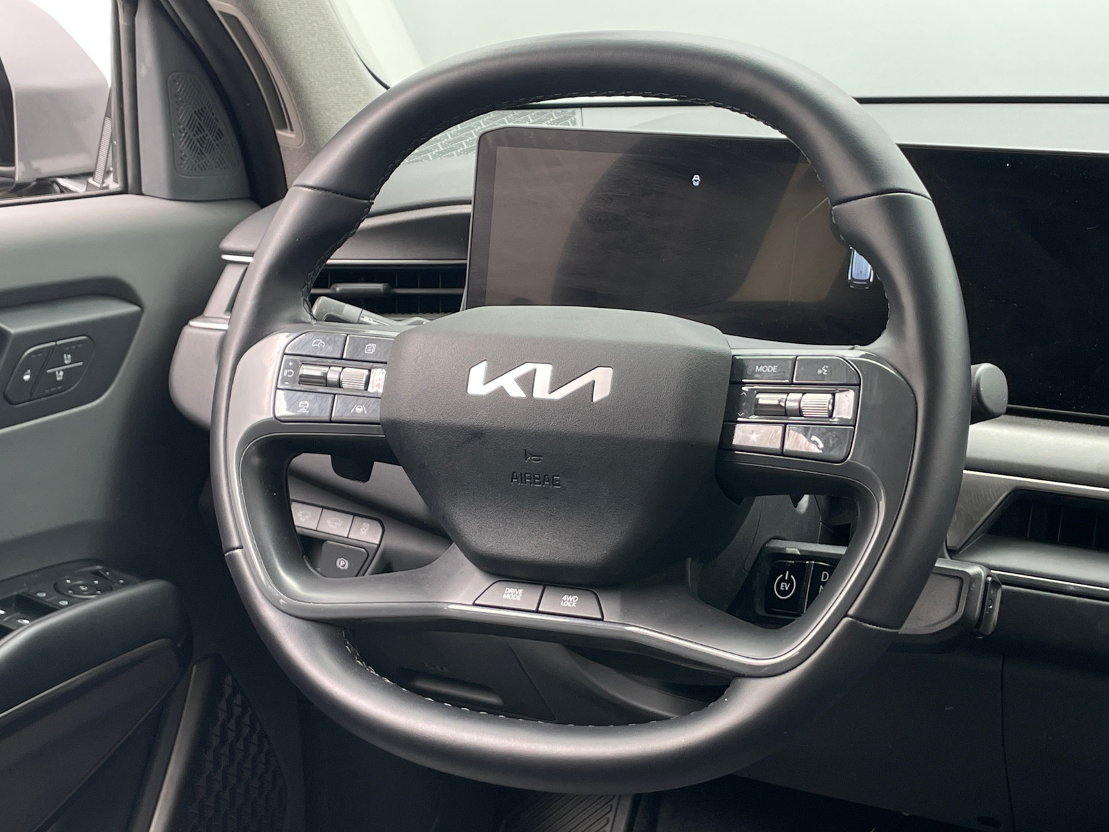 Thumbnail: 2024 Kia EV9 - 4