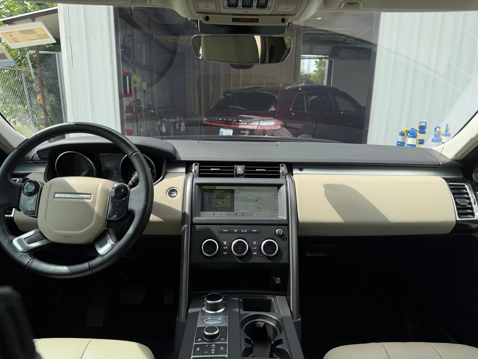 Thumbnail: 2020 Land Rover Discovery - 2