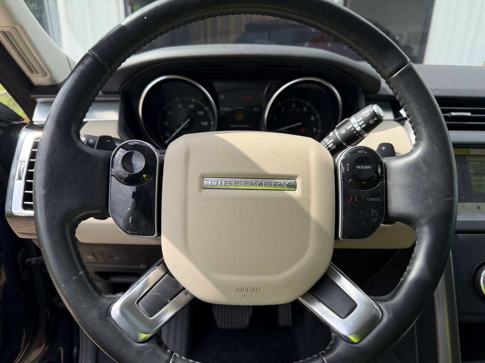 Thumbnail: 2020 Land Rover Discovery - 4