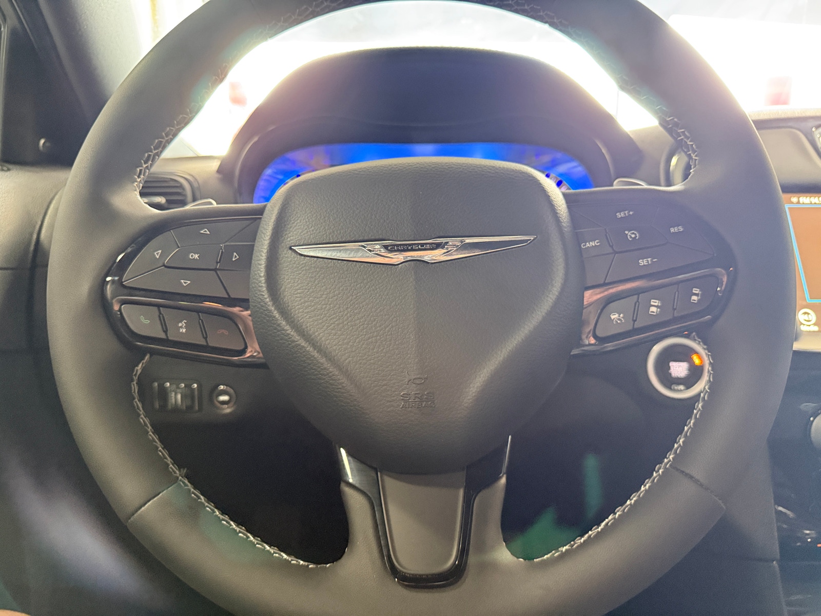 Thumbnail: 2023 Chrysler 300 - 4